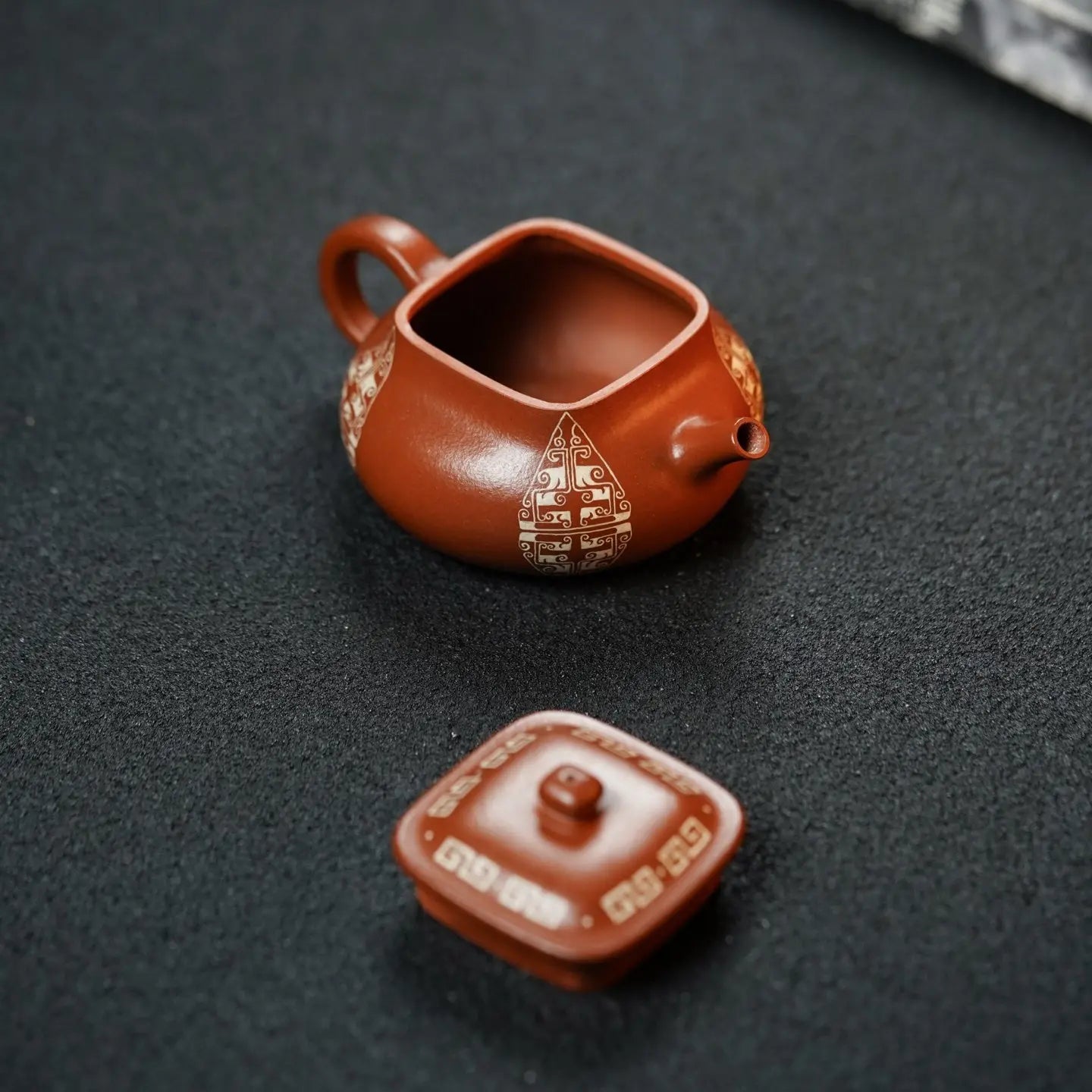 Xiao Qian Kun 130cc - Yixing Handmade Teapot 江苏宜兴