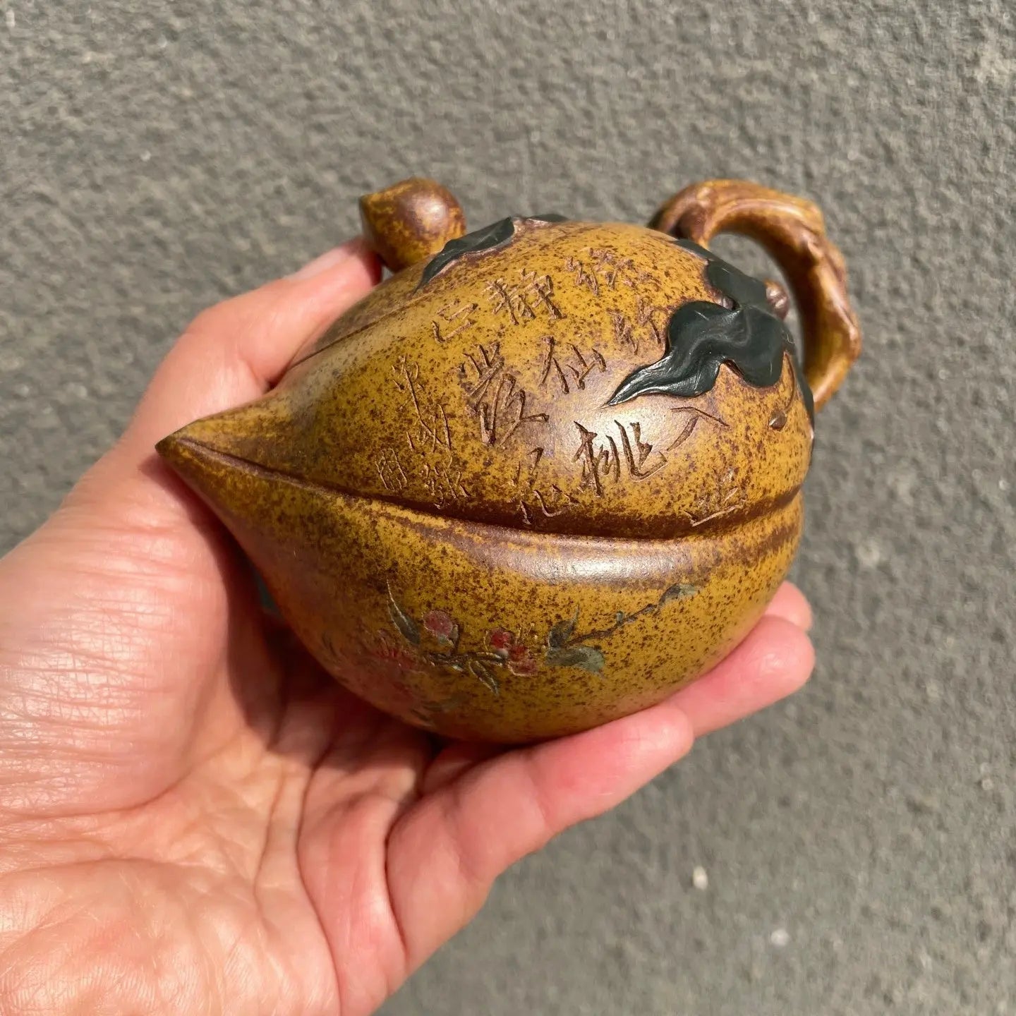 Xiao Shou Tao 220cc - Yixing Handmade Teapot 江苏宜兴