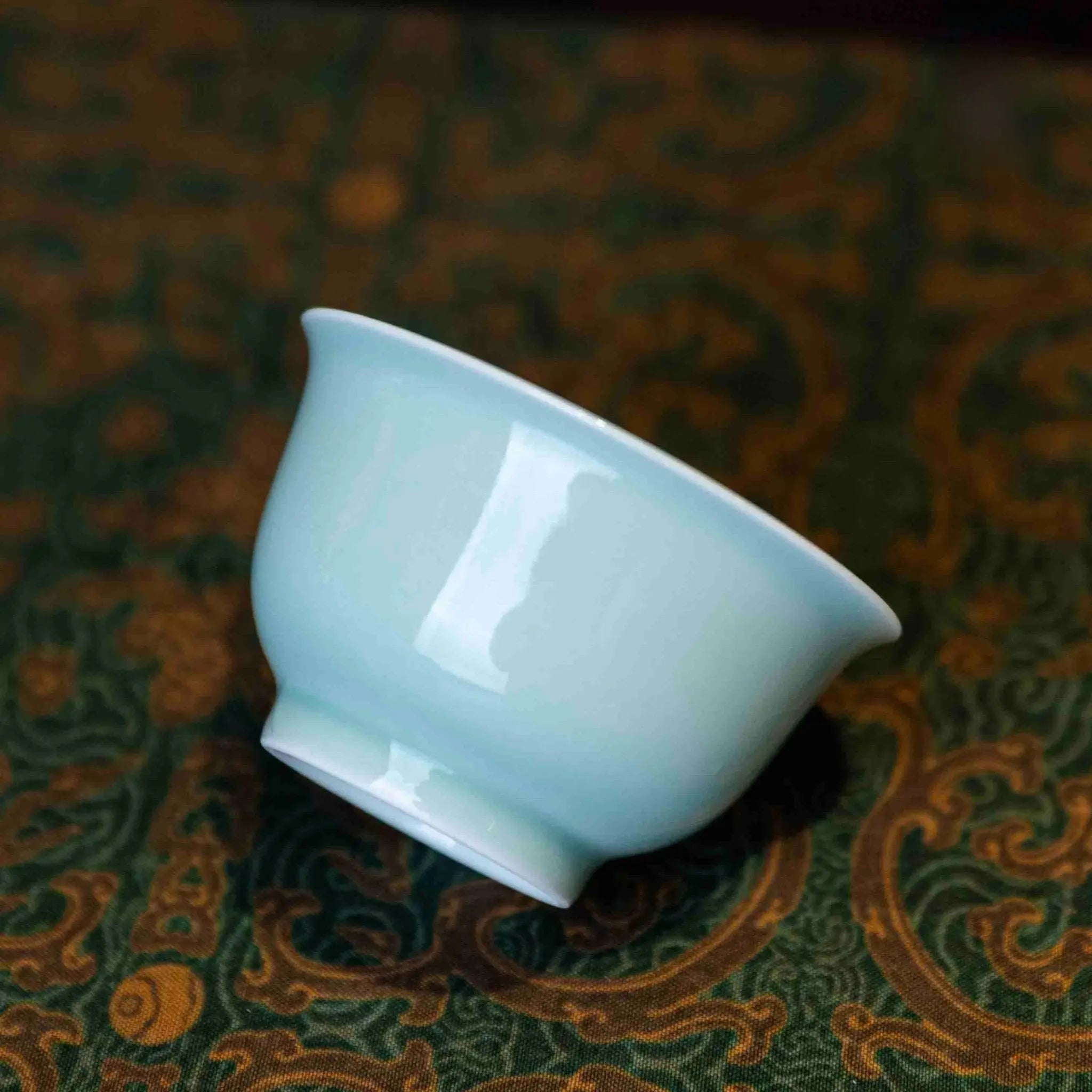 Xiu Qiu Hua 120cc - Jing De Zhen Porcelain Gaiwan zycschina