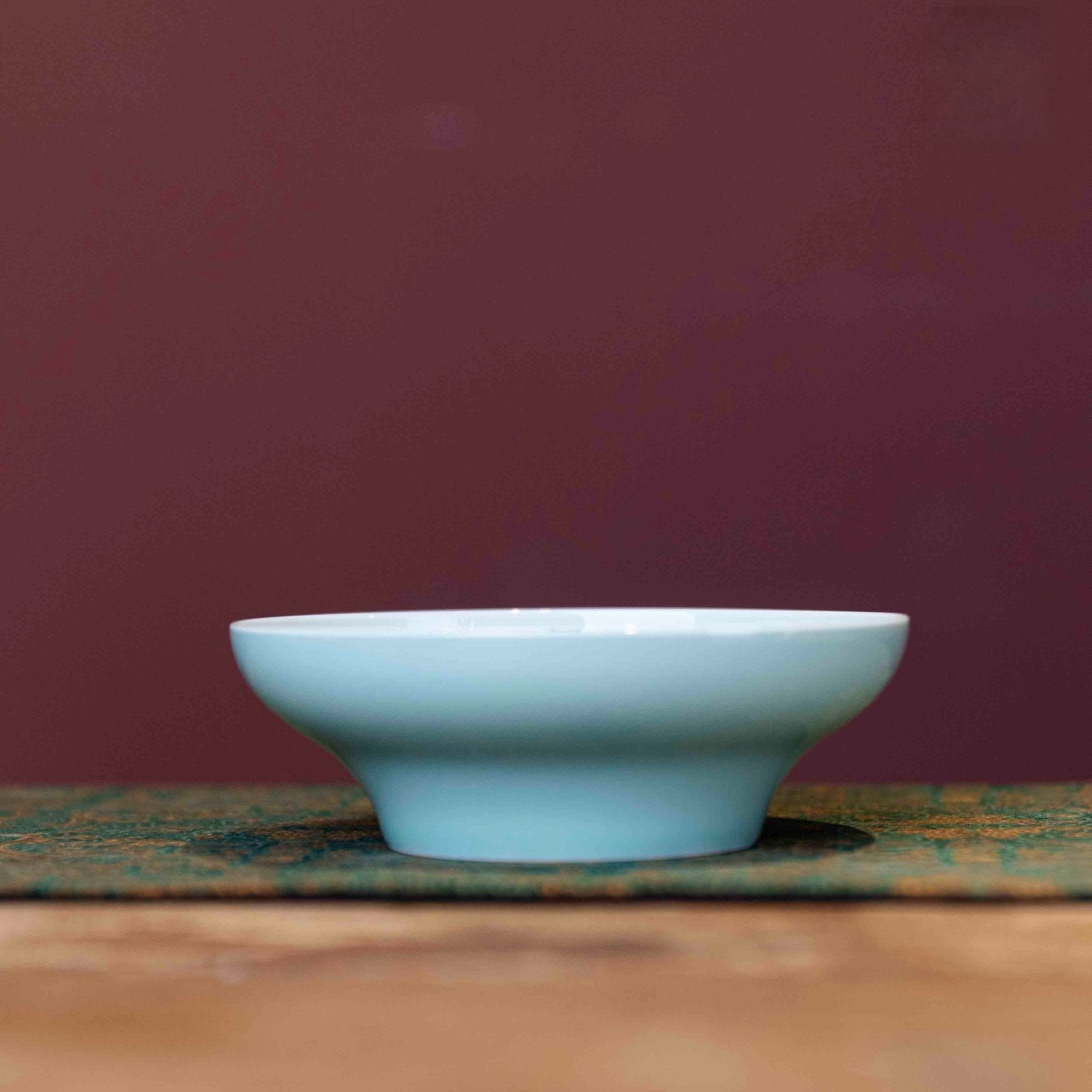 Xiu Qiu Hua 120cc - Jing De Zhen Porcelain Gaiwan zycschina