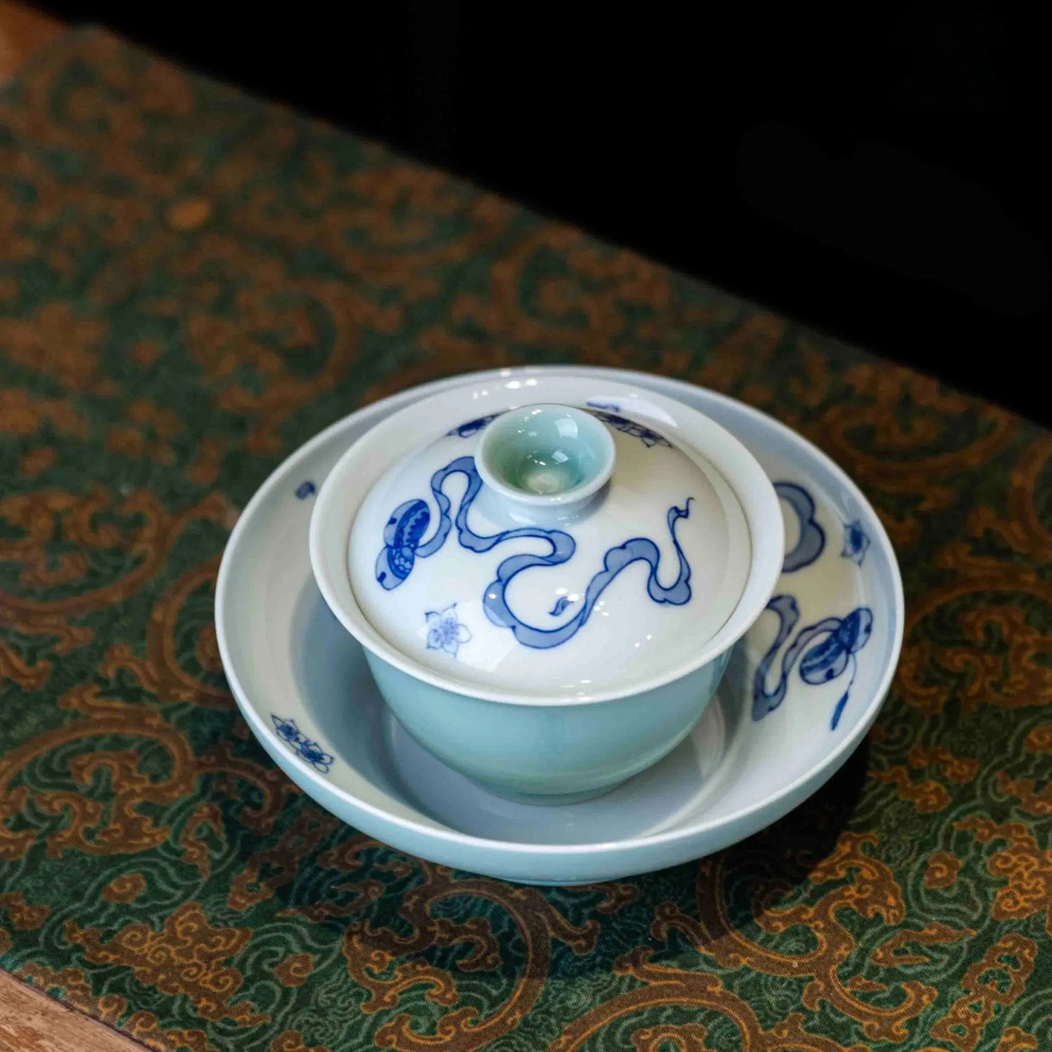 Xiu Qiu Hua 120cc - Jing De Zhen Porcelain Gaiwan zycschina