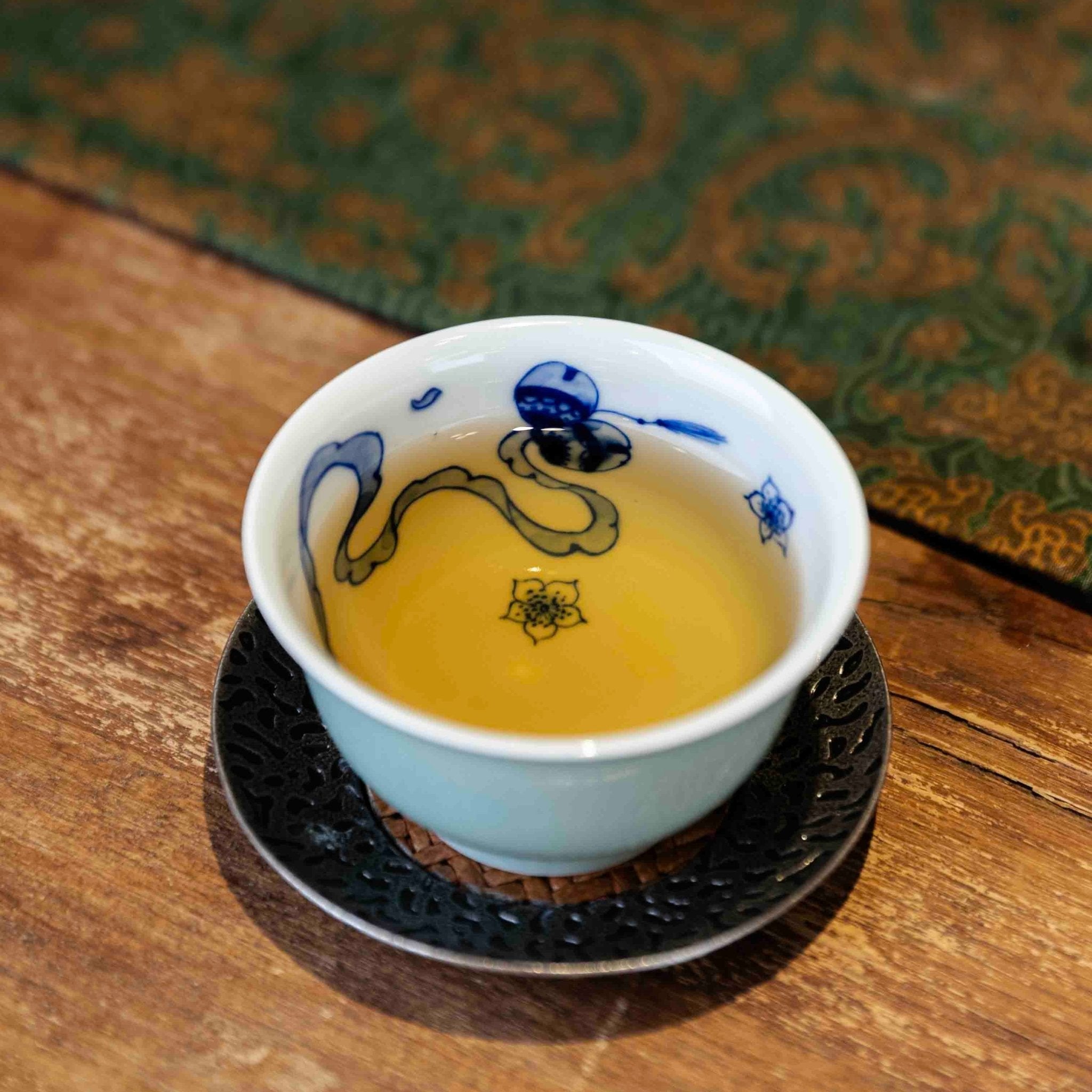 Xiu Qiu Hua 120cc - Jing De Zhen Porcelain Gaiwan zycschina