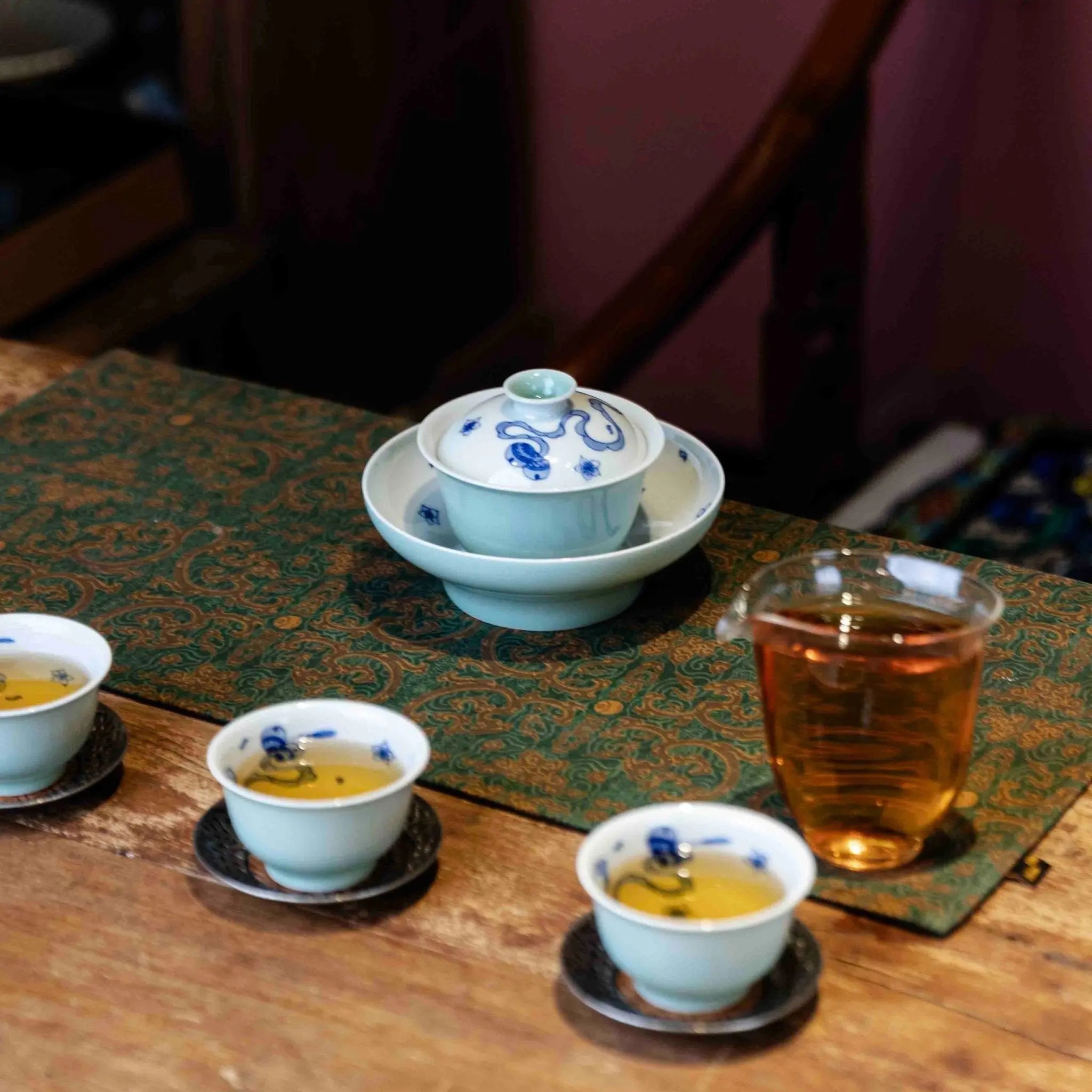 Xiu Qiu Hua 120cc - Jing De Zhen Porcelain Gaiwan zycschina