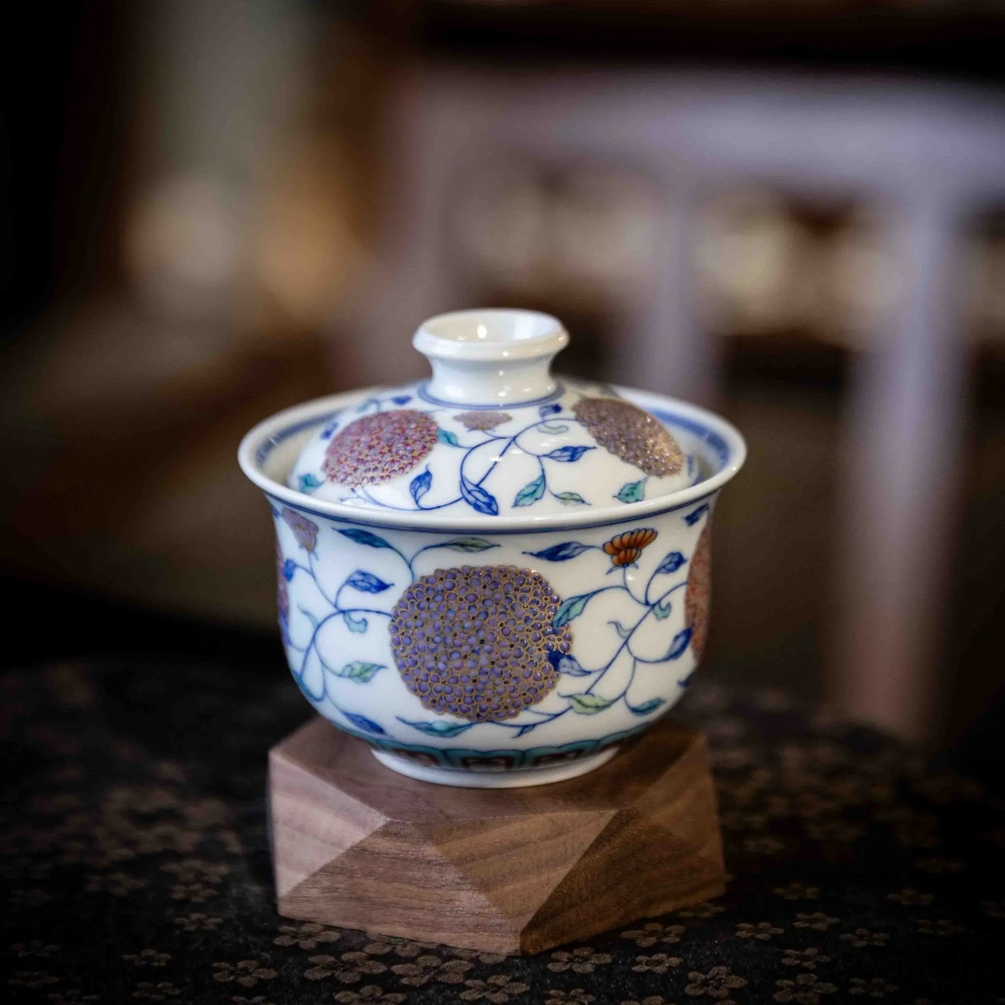 Xiu Qiu Hua 170cc - Jing De Zhen Porcelain Gaiwan zycschina