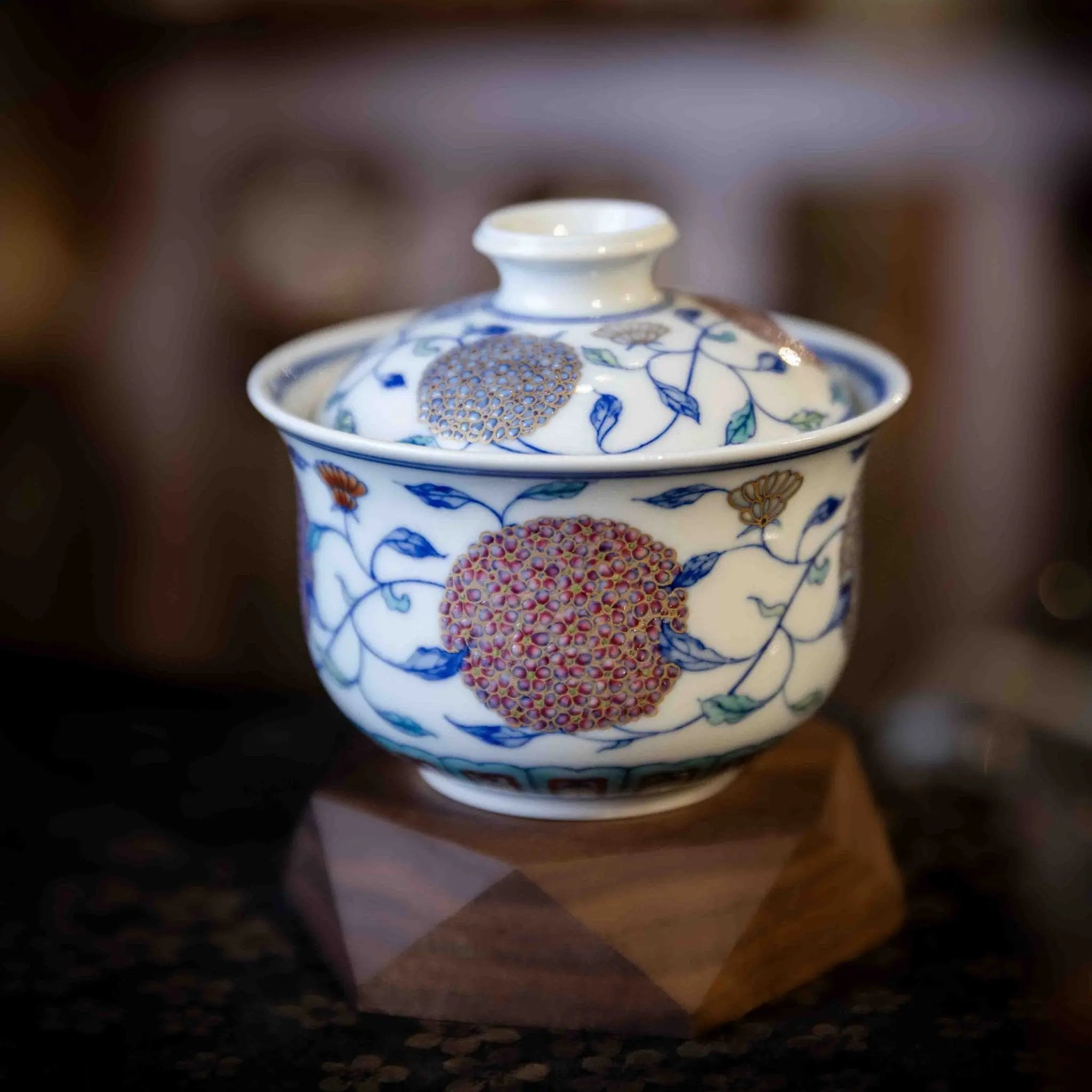 Xiu Qiu Hua 170cc - Jing De Zhen Porcelain Gaiwan zycschina