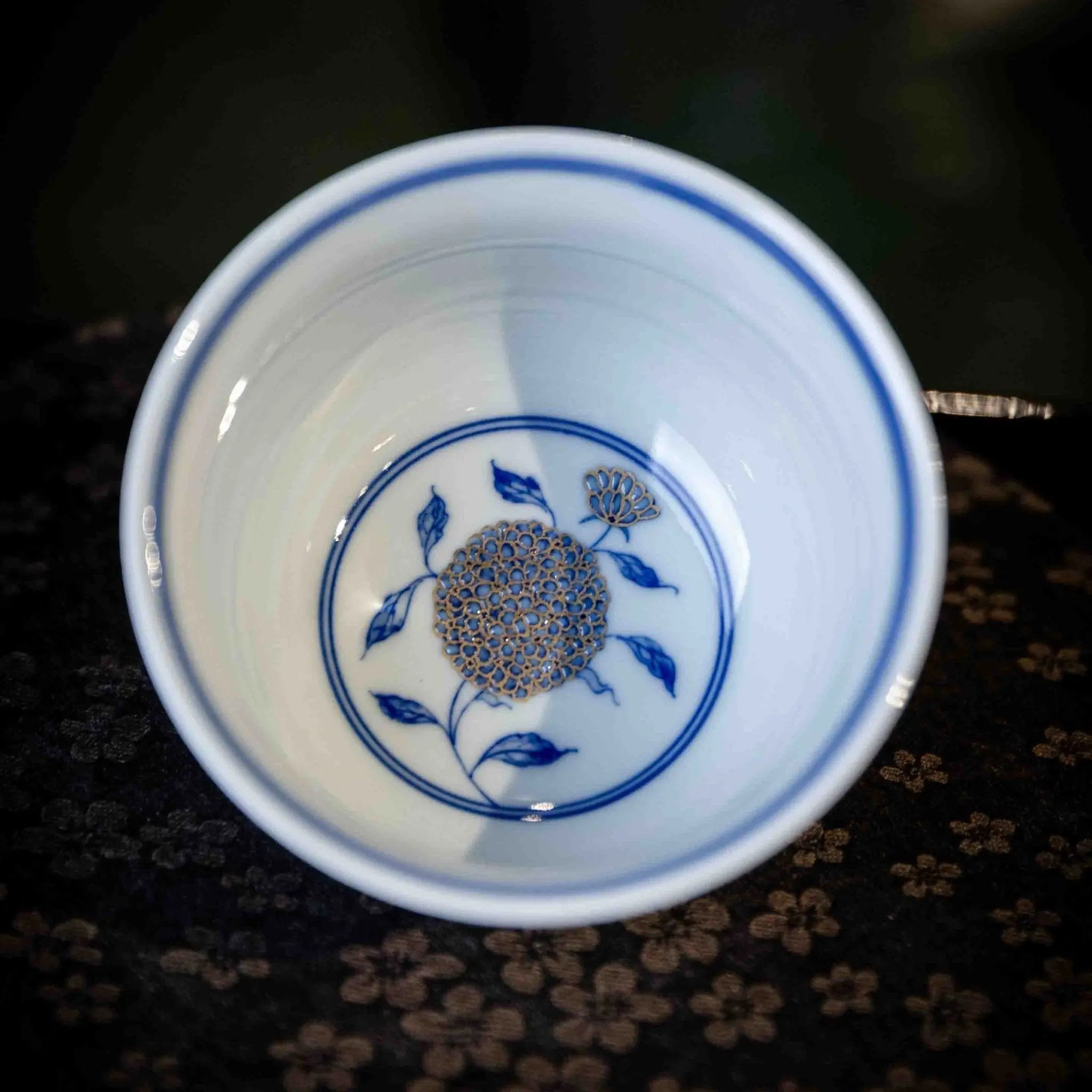 Xiu Qiu Hua 170cc - Jing De Zhen Porcelain Gaiwan zycschina