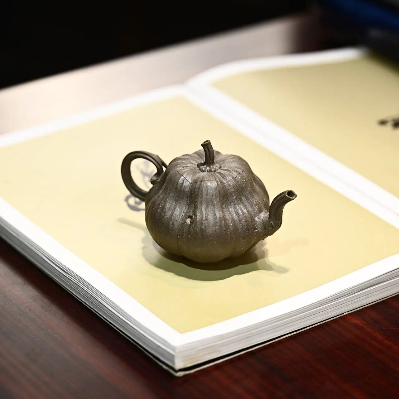Xiu Yu Nan Gua 150cc - Yixing Handmade Teapot 江苏宜兴