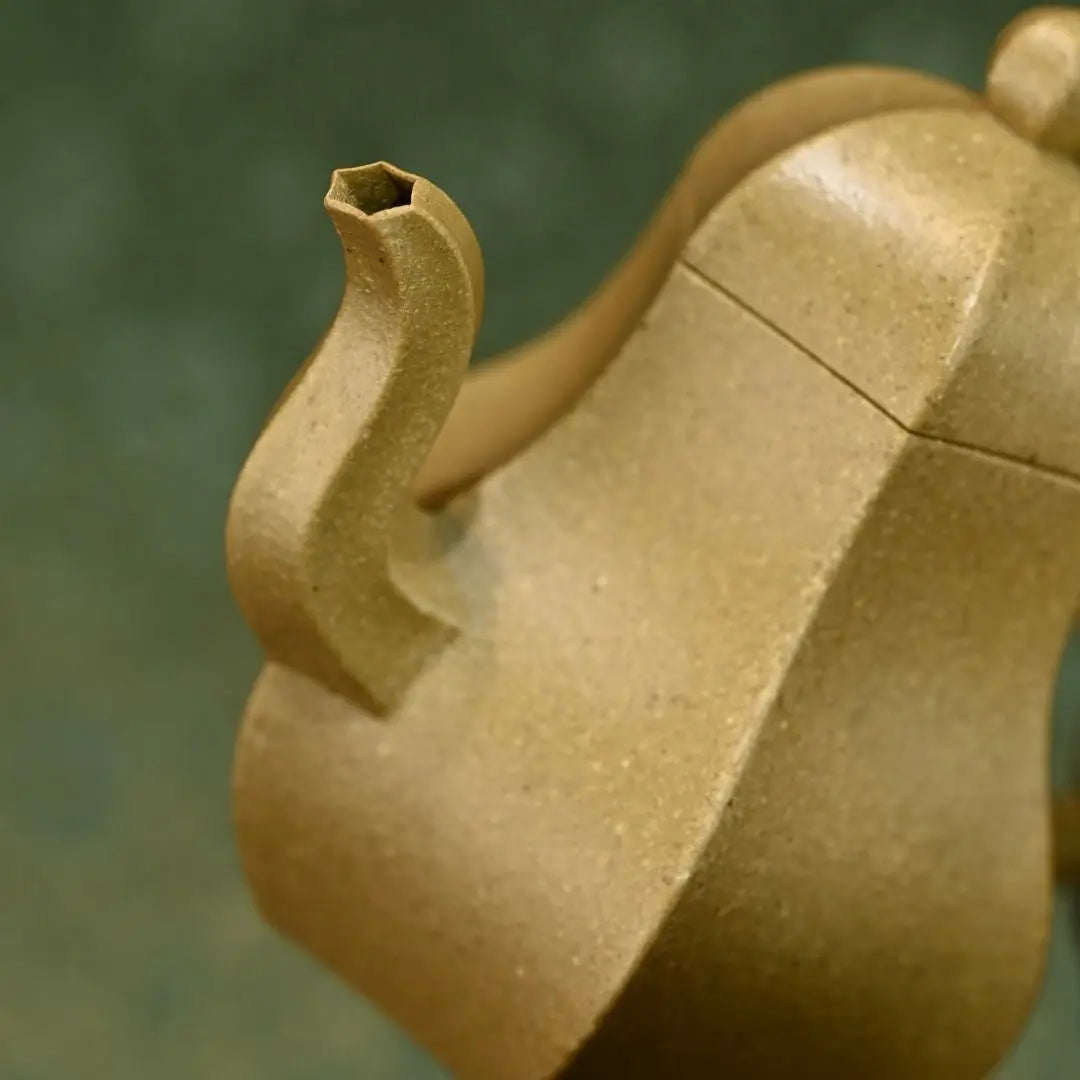 Yang Tao 80cc - Yixing Handmade Teapot 江苏宜兴
