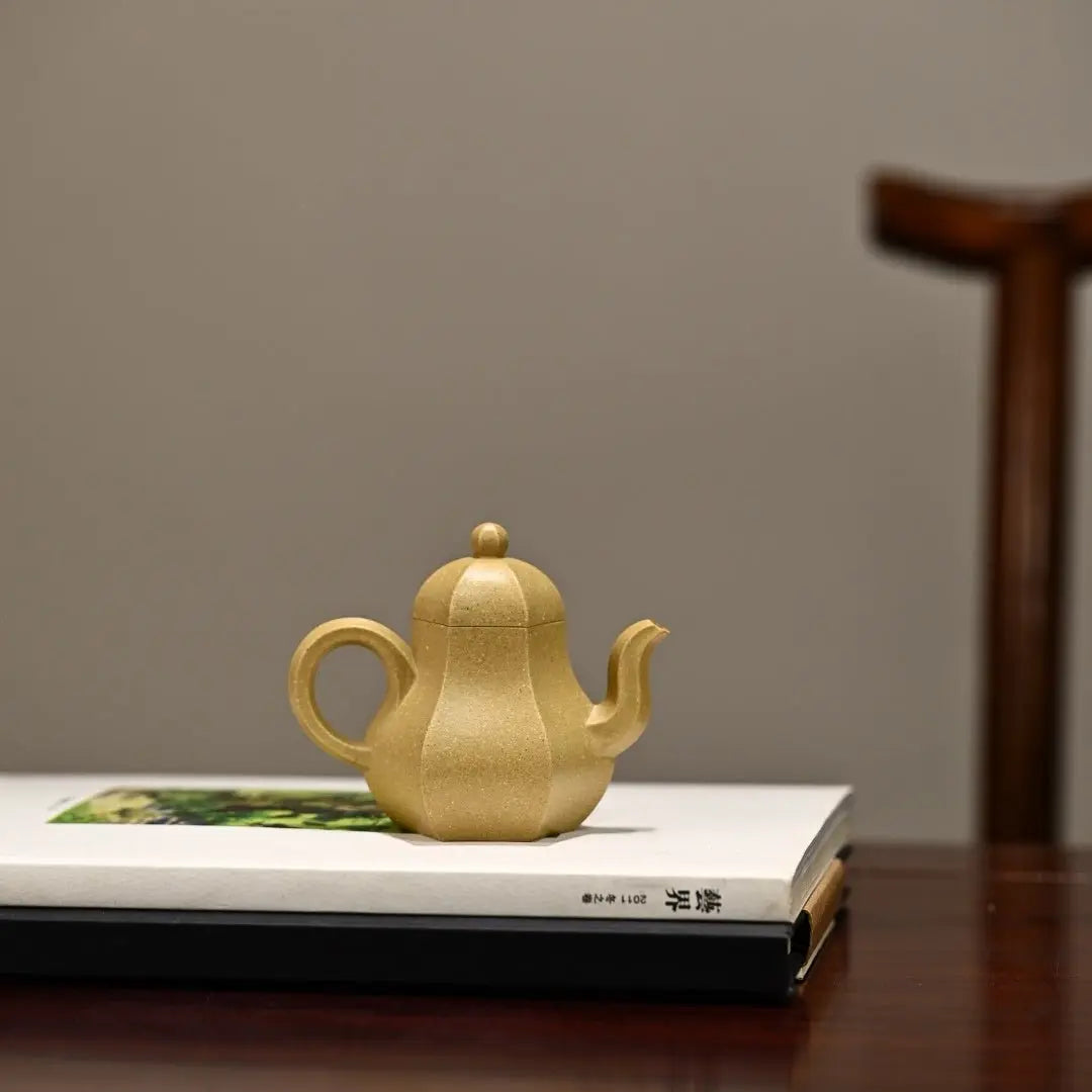 Yang Tao 80cc - Yixing Handmade Teapot 江苏宜兴