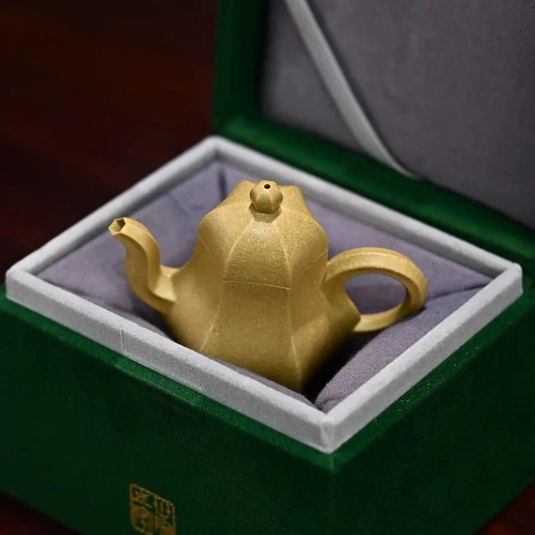 Yang Tao 80cc - Yixing Handmade Teapot 江苏宜兴
