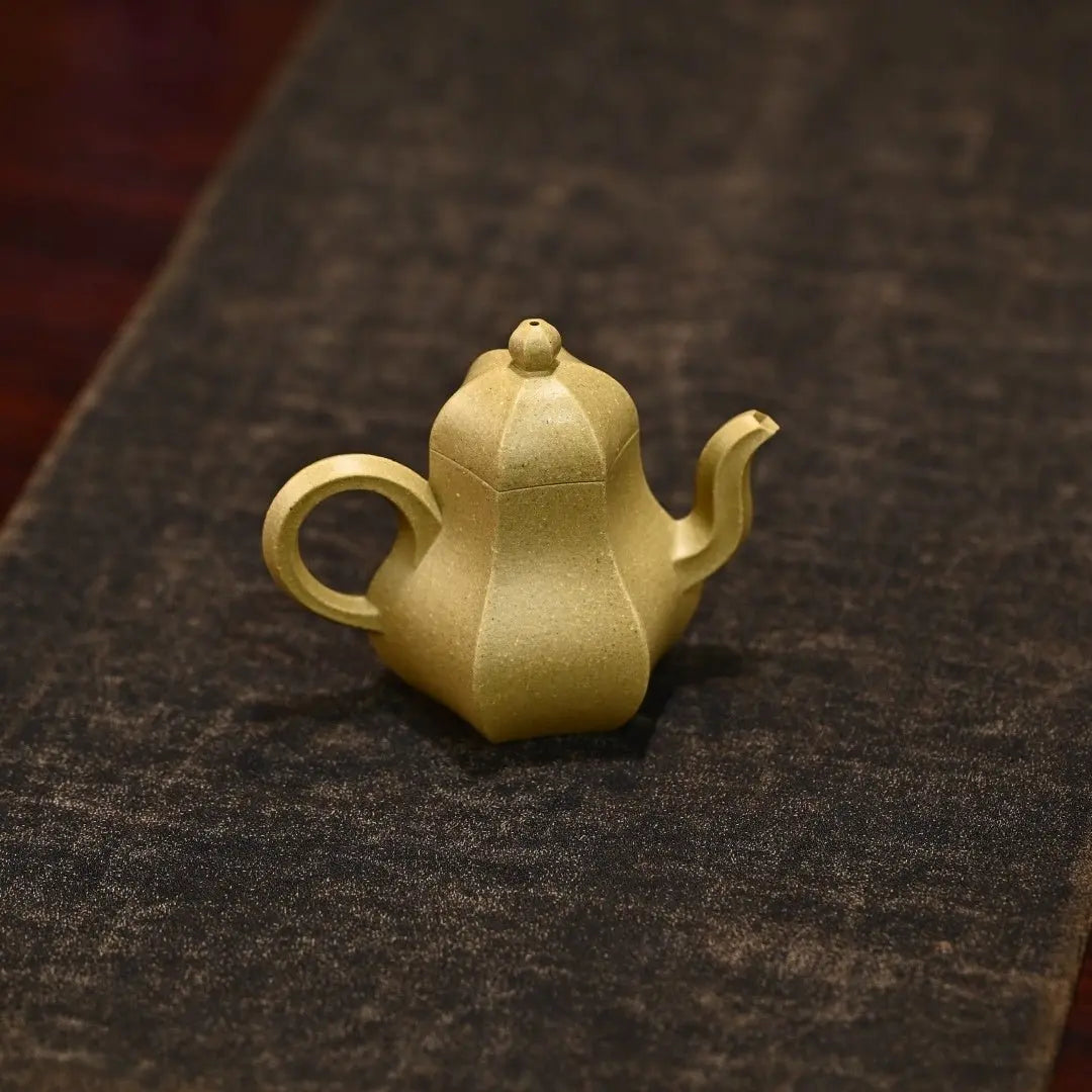 Yang Tao 80cc - Yixing Handmade Teapot 江苏宜兴