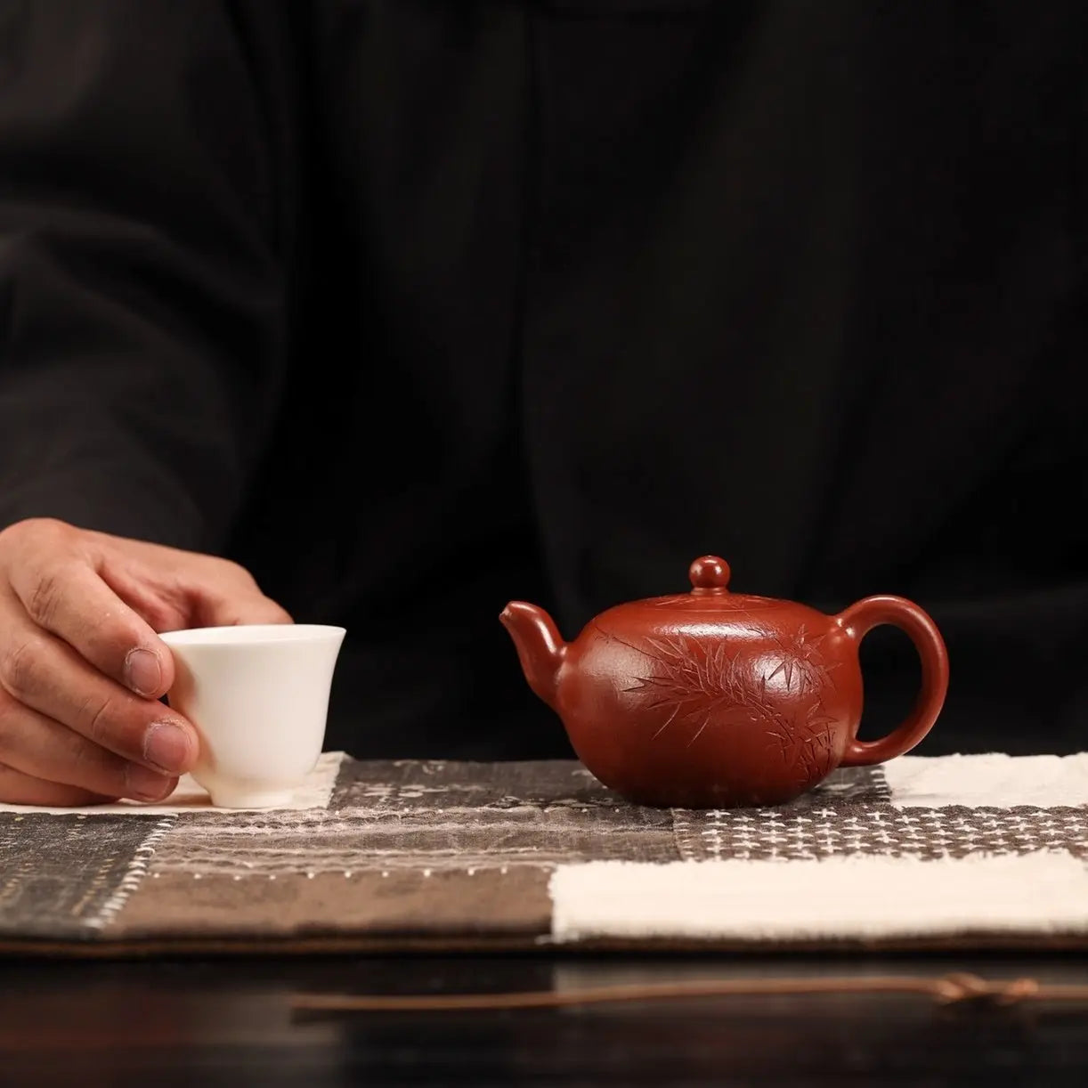 Yi Li Zhu 210cc - Yixing Handmade Teapot 江苏宜兴