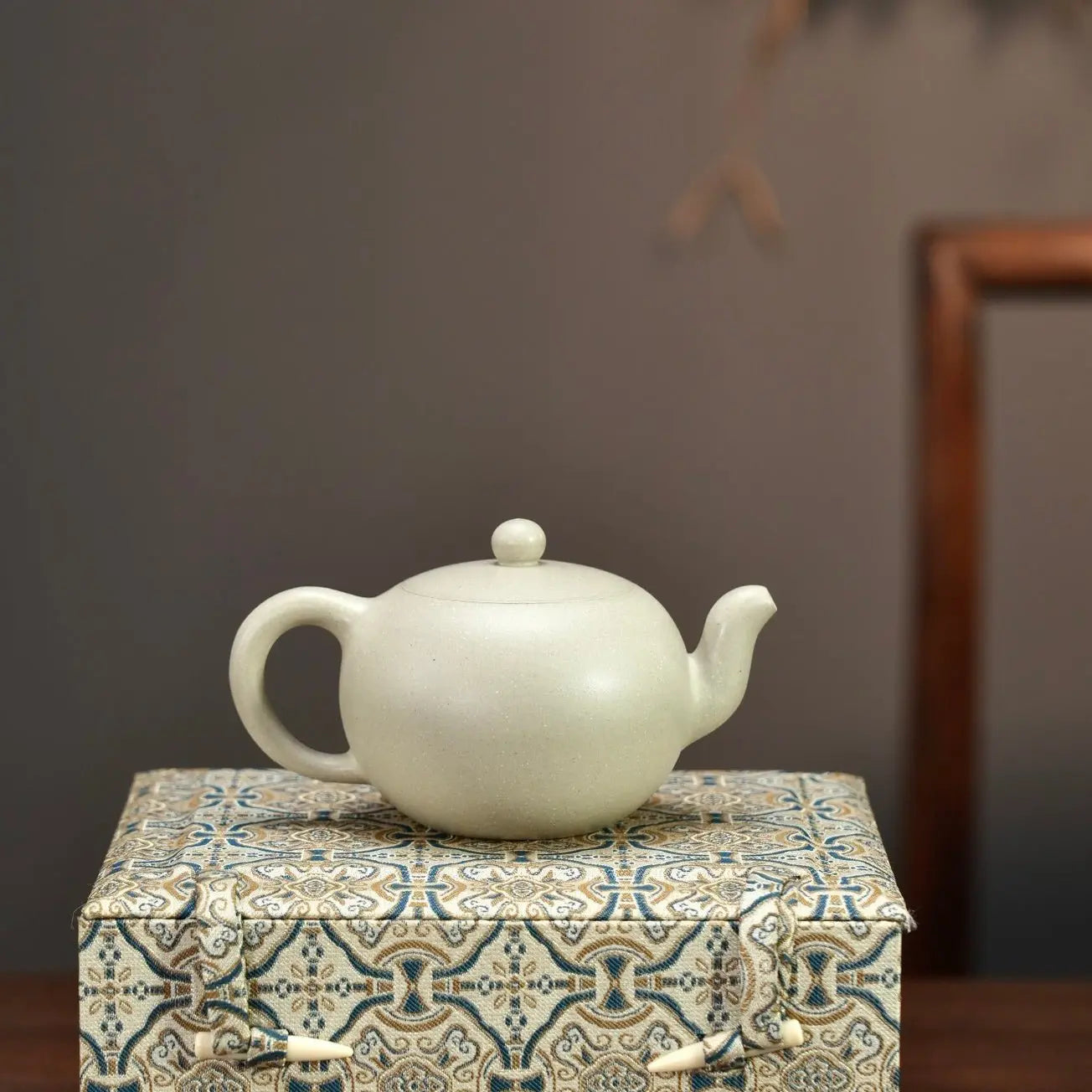 Yi Li Zhu 220cc - Yixing Handmade Teapot 江苏宜兴