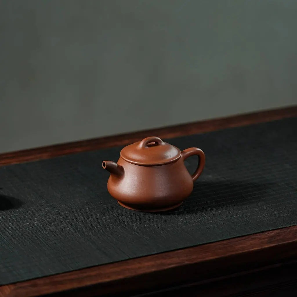 Ying Piao 200cc - Yixing Handmade Teapot 江苏宜兴