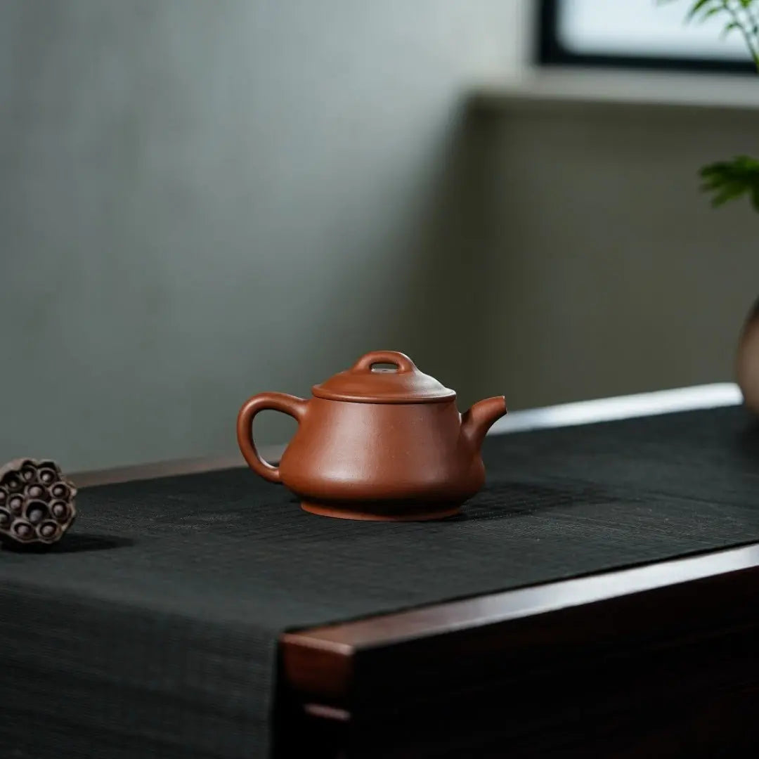 Ying Piao 200cc - Yixing Handmade Teapot 江苏宜兴