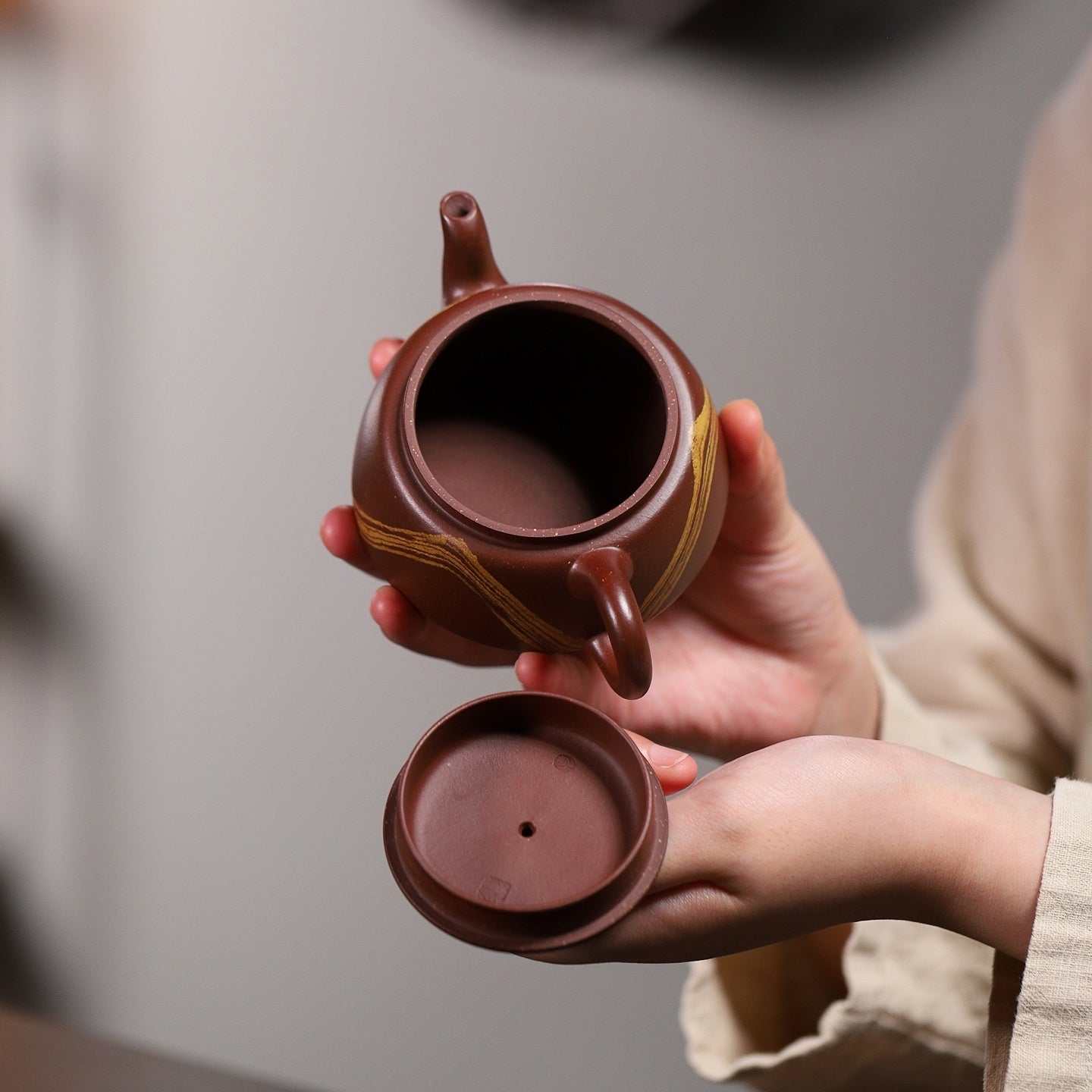 Yu Hua Shi 200cc - Yixing Handmade Teapot 江苏宜兴