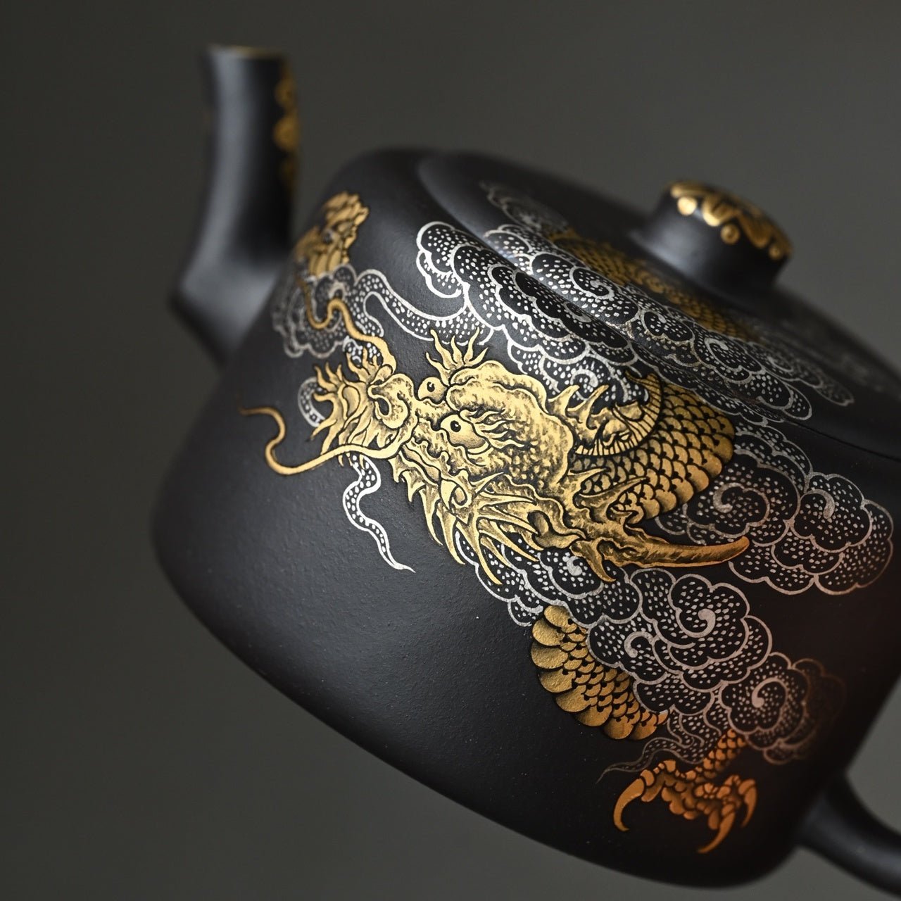 Yun Chi Jiu Xian 180cc- Yixing Handmade Teapot 江苏宜兴