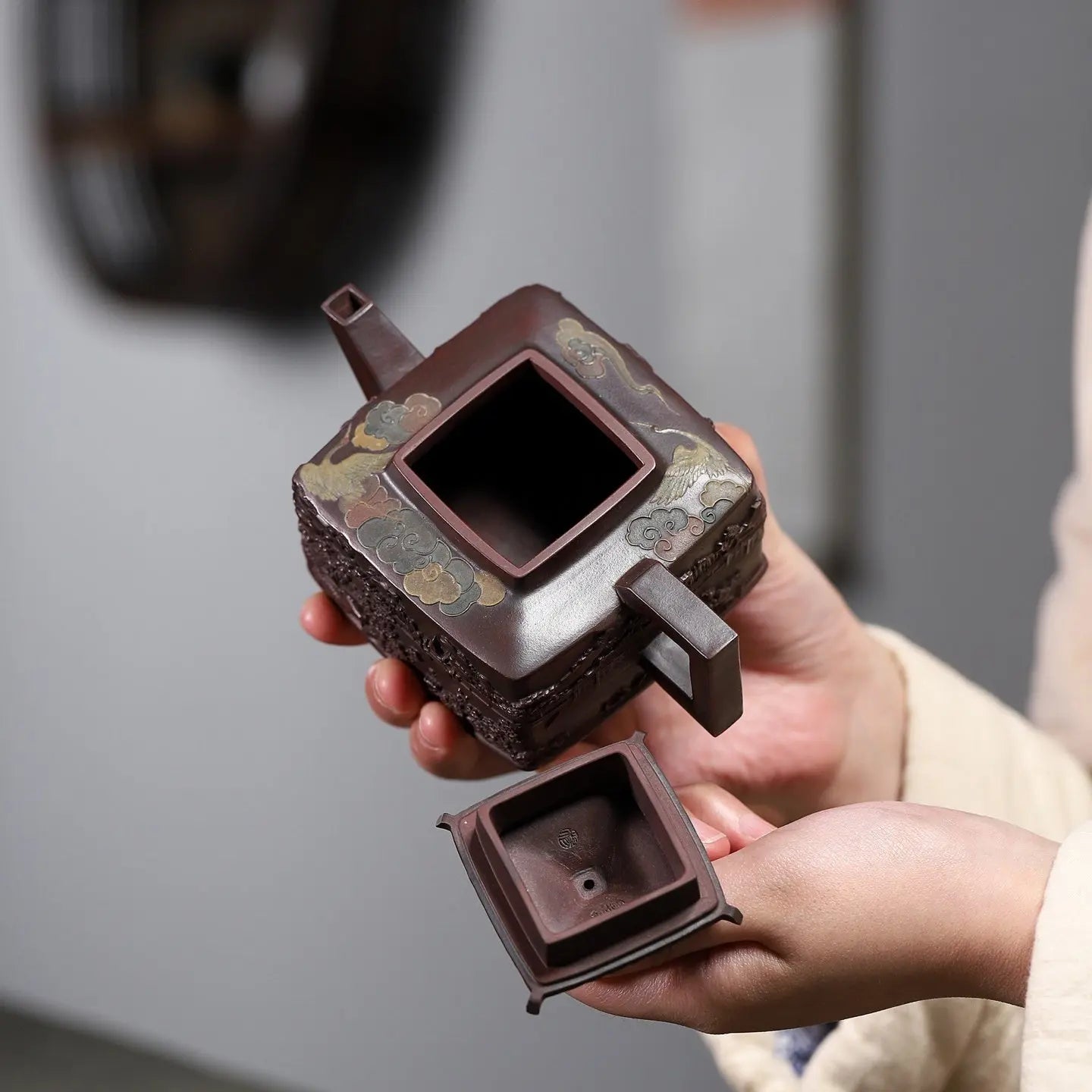 Yun Ting Jiang Shan 240cc - Yixing Handmade Teapot 江苏宜兴