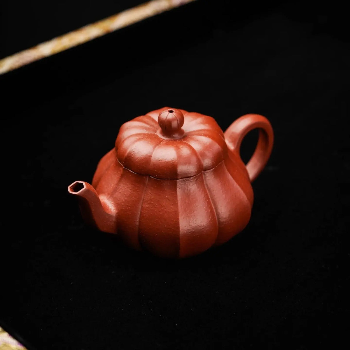 Zhong Fang Li Shi 100cc - Yixing Handmade Teapot 江苏宜兴