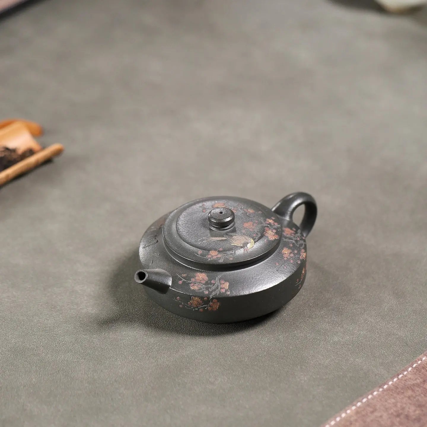 Zhong Fang Zhou Pan 200cc - Yixing Handmade Teapot 江苏宜兴