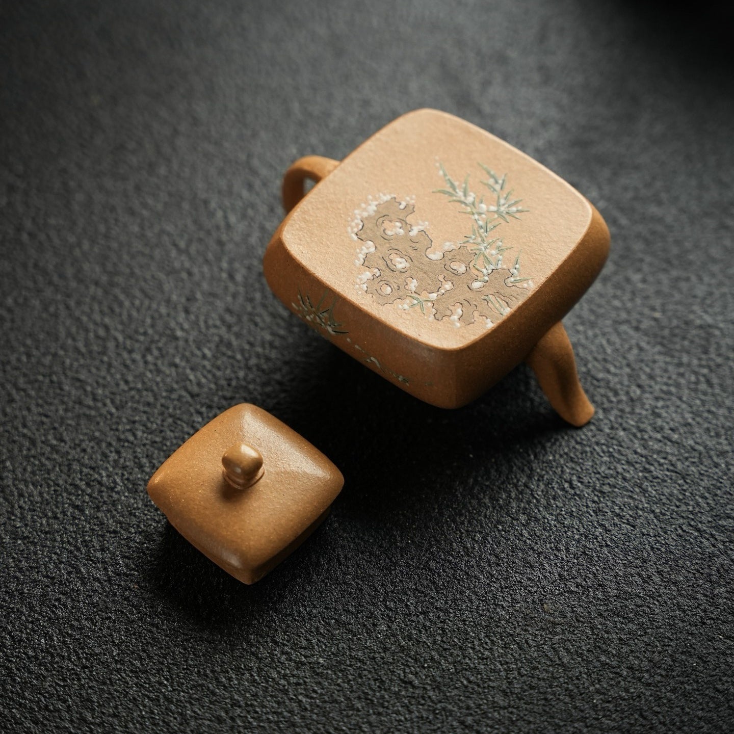 Feng Liu Zai Xiang 180cc - Yixing Handmade Teapot - zycs_China