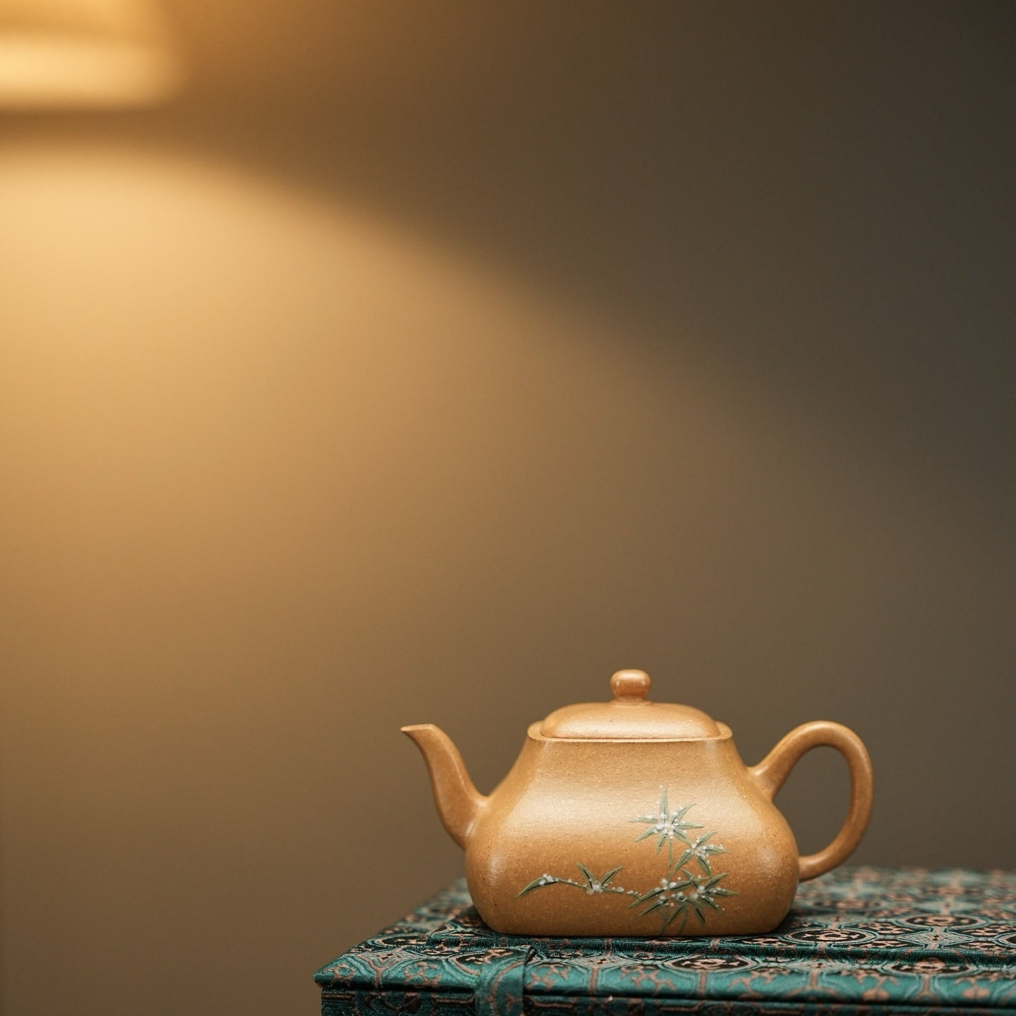 Feng Liu Zai Xiang 180cc - Yixing Handmade Teapot - zycs_China