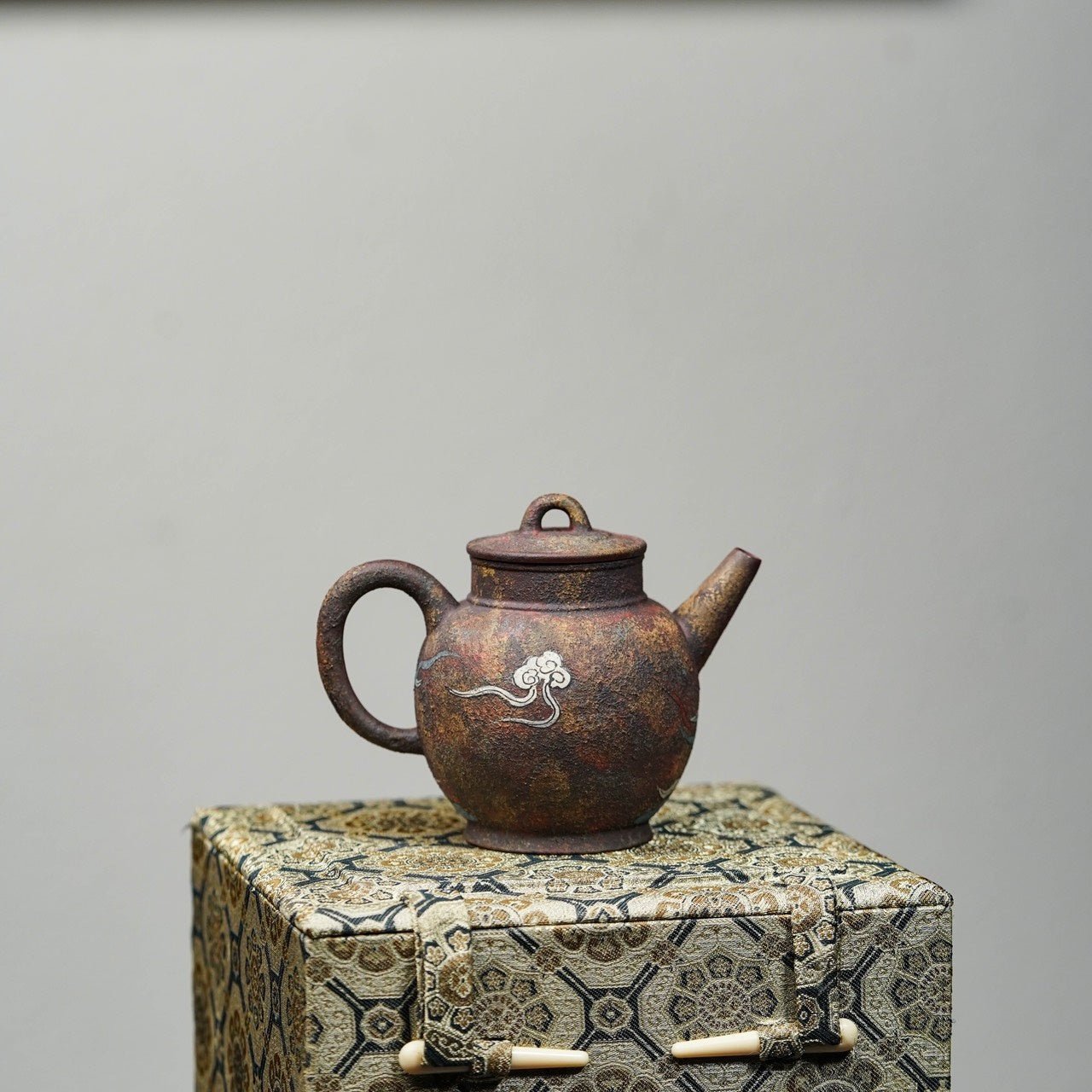Gong Deng 200cc - Yixing Handmade Teapot - zycs_China