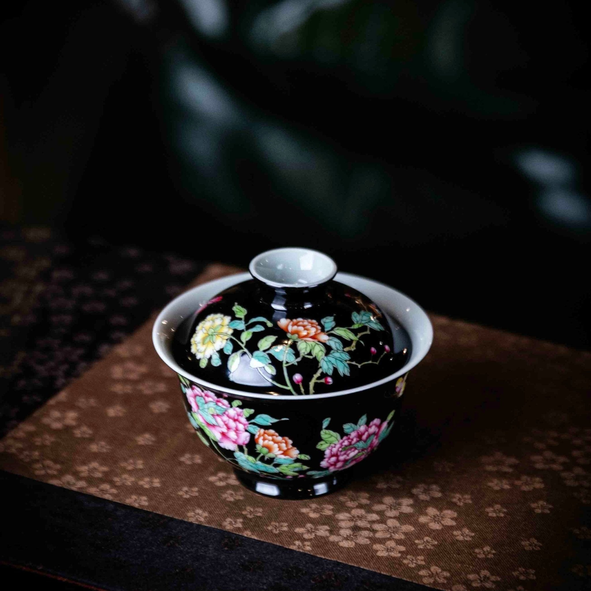 Guo Se Tian Xiang 120cc - Jing De Zhen Porcelain Gaiwan - zycs_China