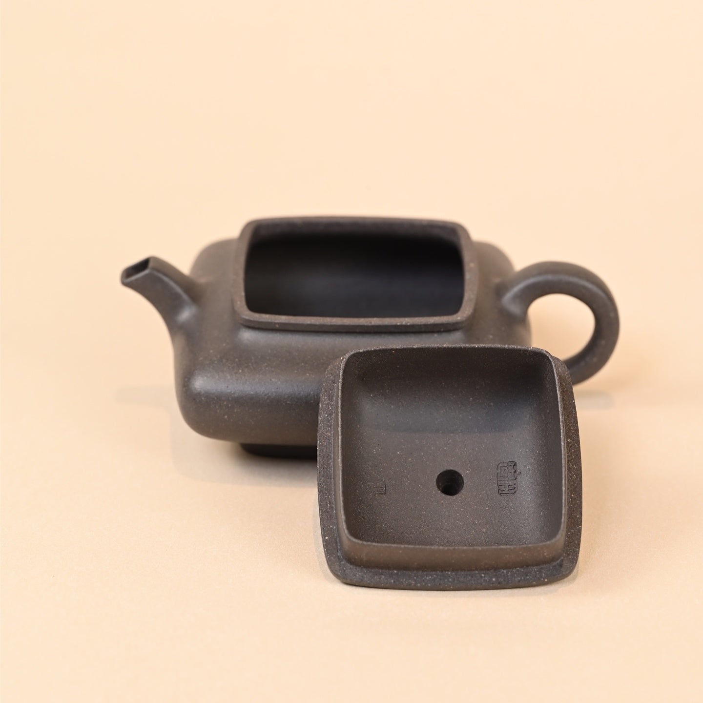 Han Hui Lao Ren 180cc - Yixing Handmade Teapot - zycs_China