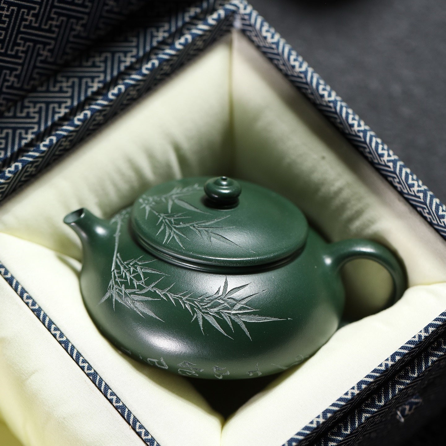 Han Jiang 200cc - Yixing Handmade Teapot - zycs_China
