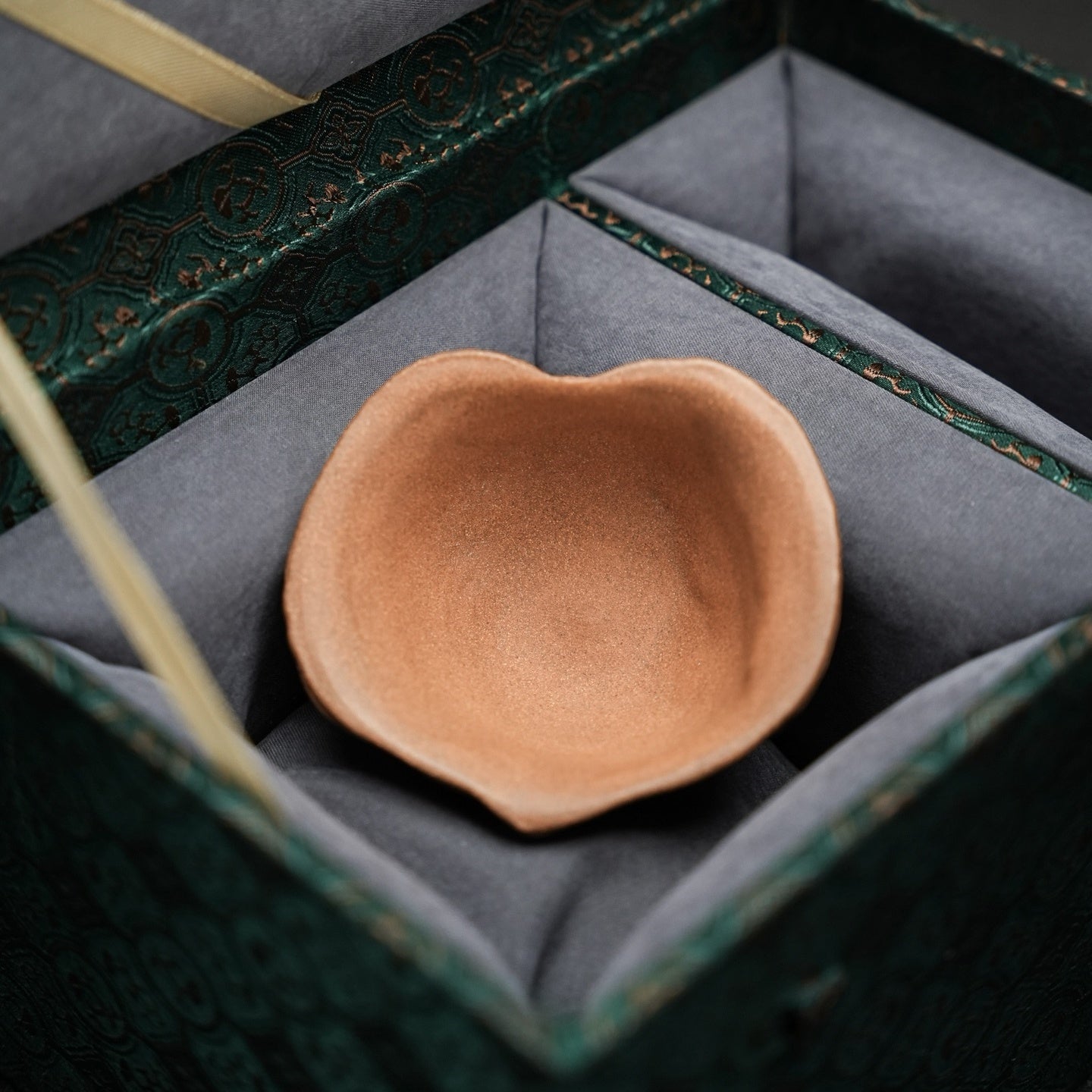 He Tao - Yixing Handmade Teacup - zycs_China