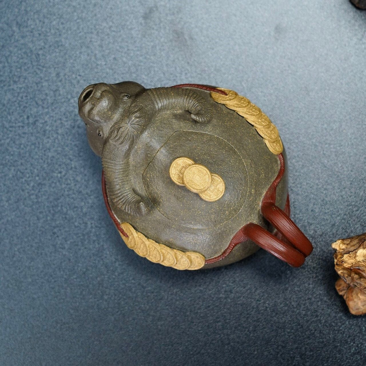 Jin Niu Bao Chun 230cc - Yixing Handmade Teapot - zycs_China