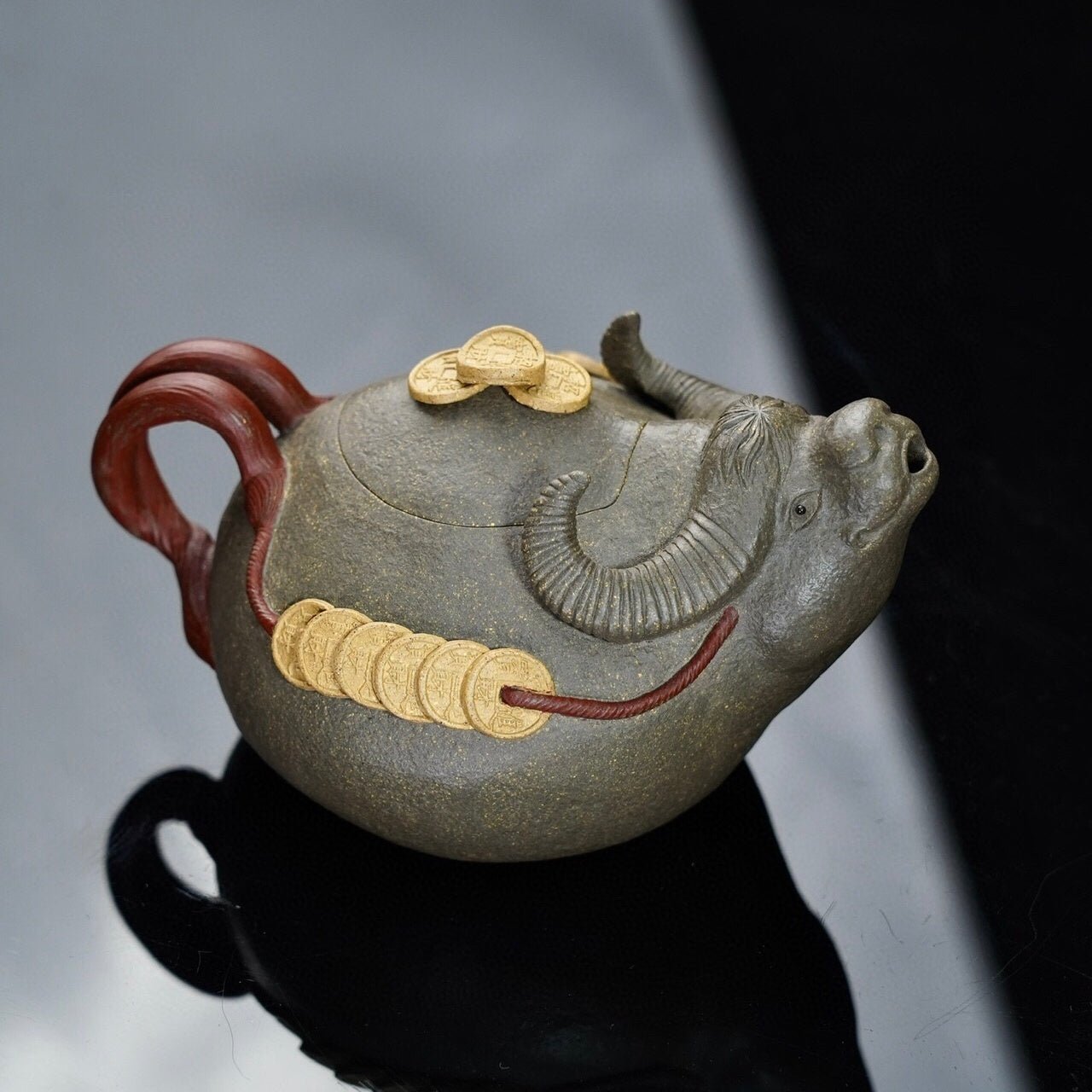 Jin Niu Bao Chun 230cc - Yixing Handmade Teapot - zycs_China