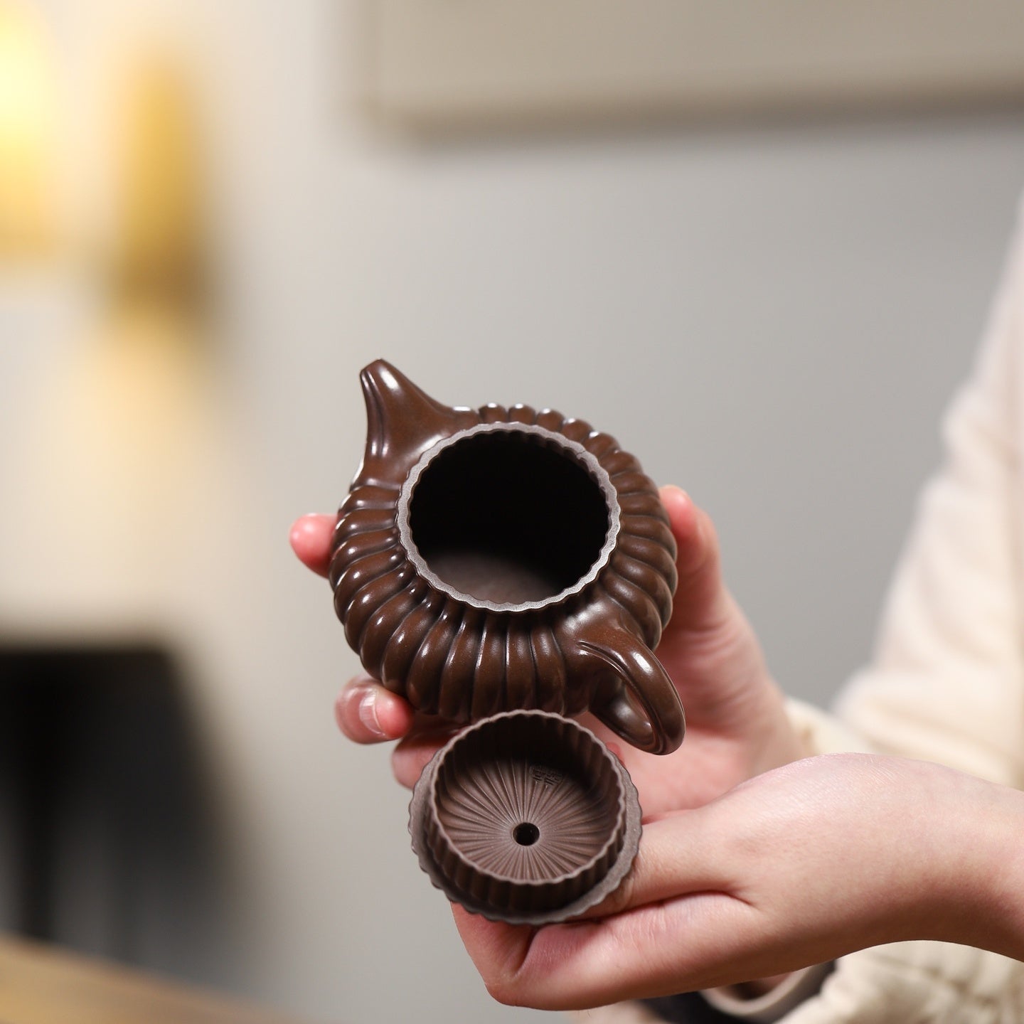 Jin Wen Duo Zhi 150cc - Yixing Handmade Teapot 江苏宜兴