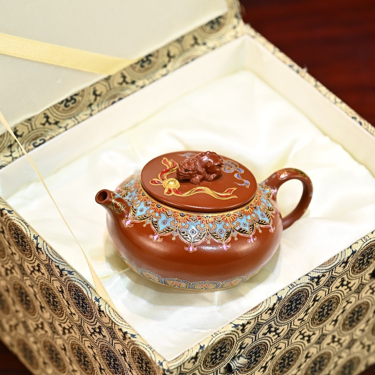 Jin Xiu Shi Qiu 210cc - Yixing Handmade Teapot - zycs_China