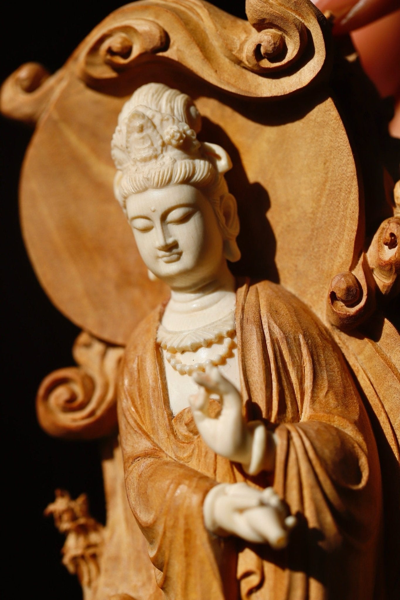 Jing Ping Guan Yin - Wood Sculpture - zycs_China