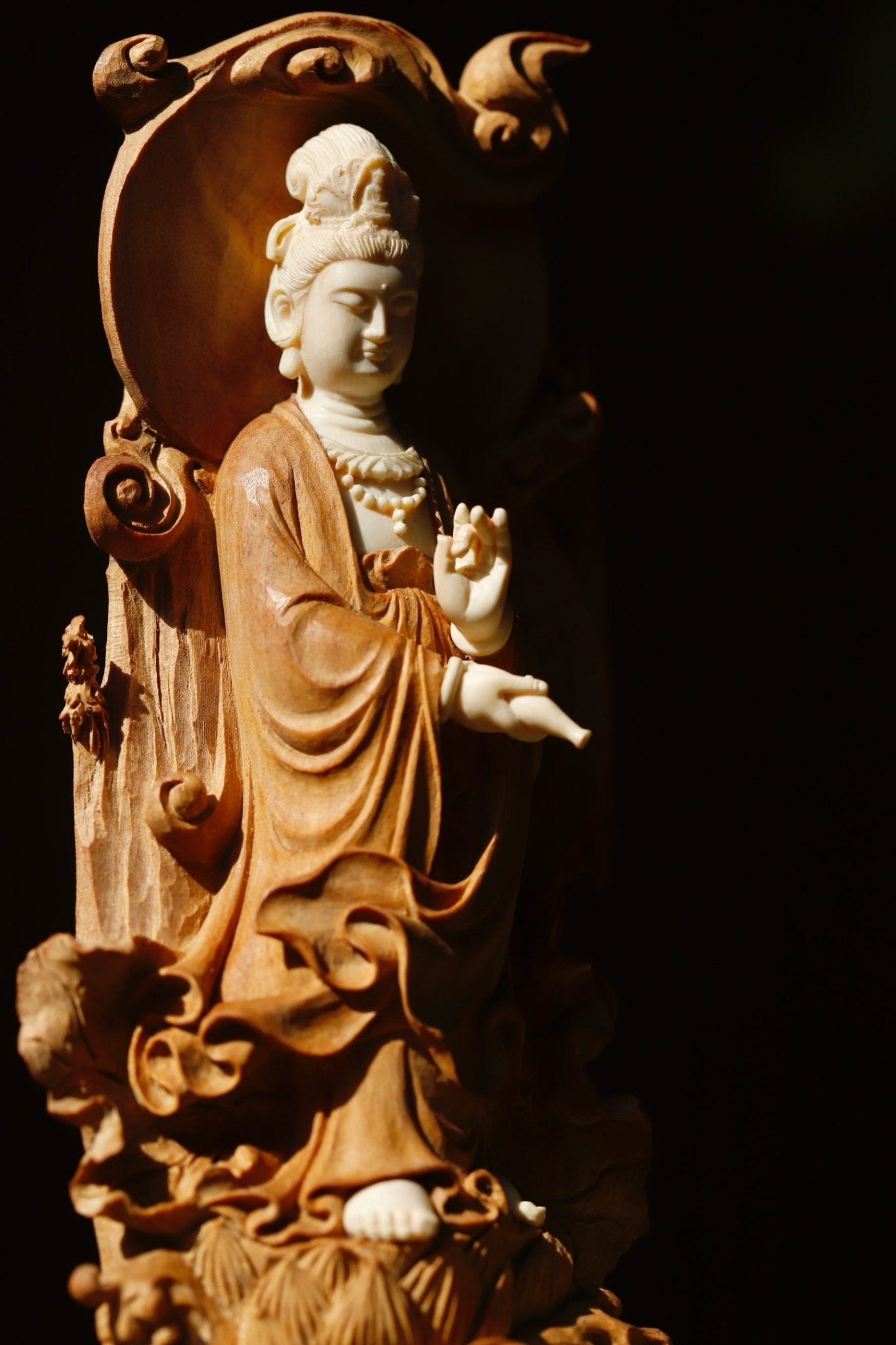 Jing Ping Guan Yin - Wood Sculpture - zycs_China