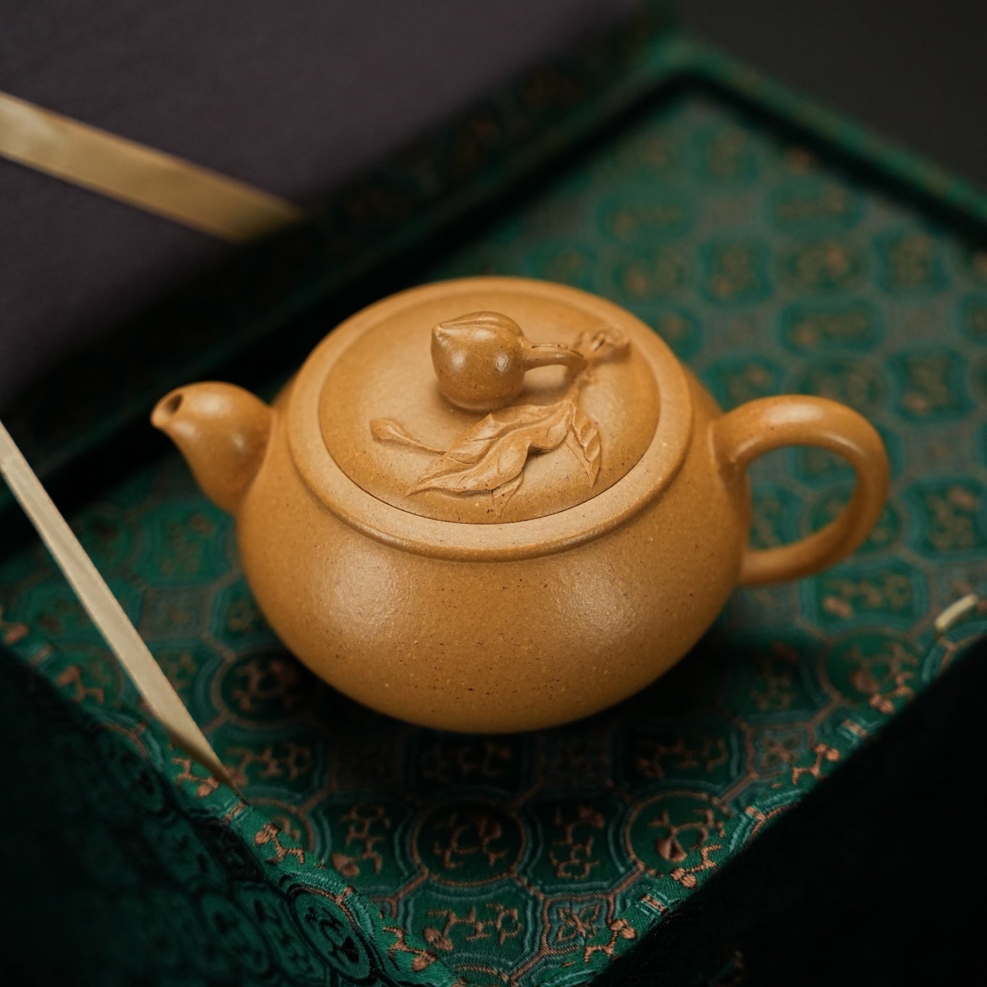 Li Yong Shou Tao 200cc - Yixing Handmade Teapot - zycs_China