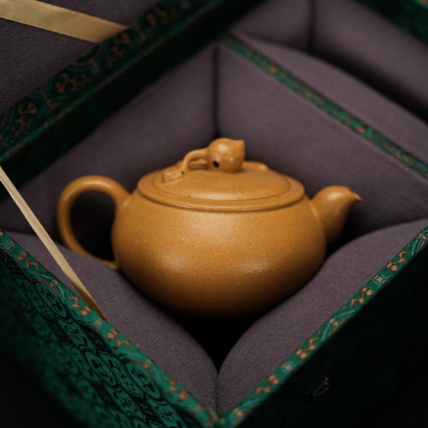 Li Yong Shou Tao 200cc - Yixing Handmade Teapot - zycs_China