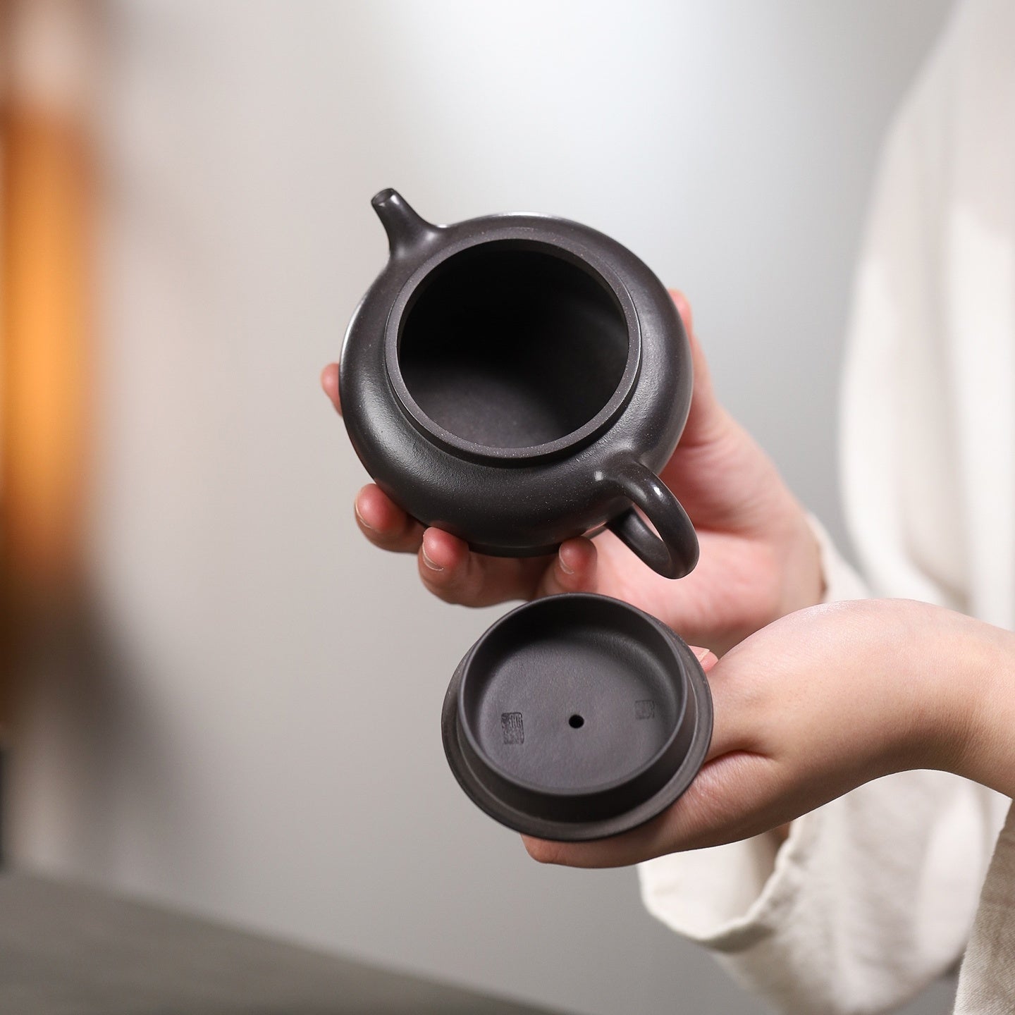 Ling Hua Bian Gu 190cc - Yixing Handmade Teapot - zycs_China