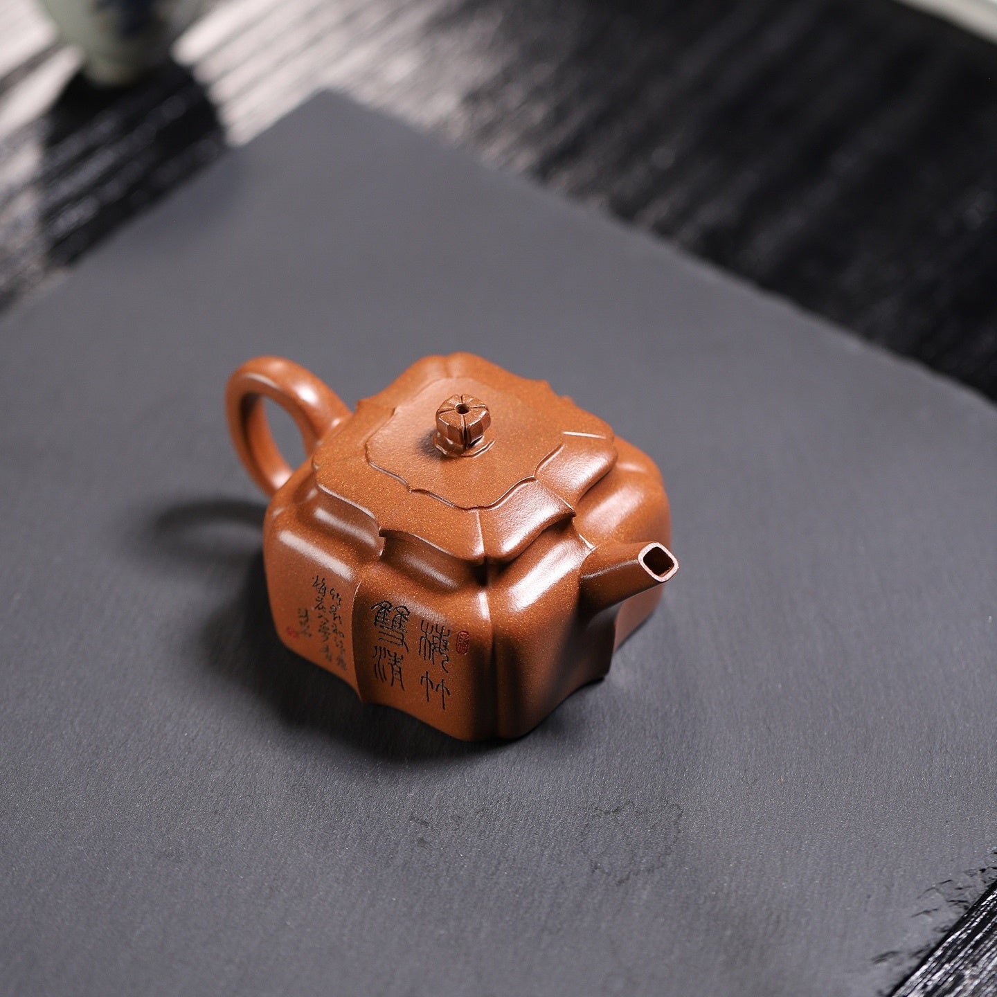 Ling Hua De Zhong 150cc - Yixing Handmade Teapot - zycs_China