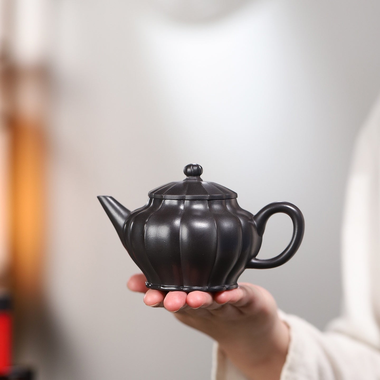 Ling Hua Shui Ping 230cc - Yixing Handmade Teapot 江苏宜兴