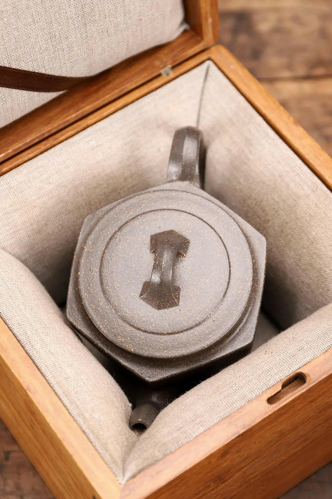 Liu Fang Gong Deng 290cc - Yixing Handmade Teapot - zycs_China