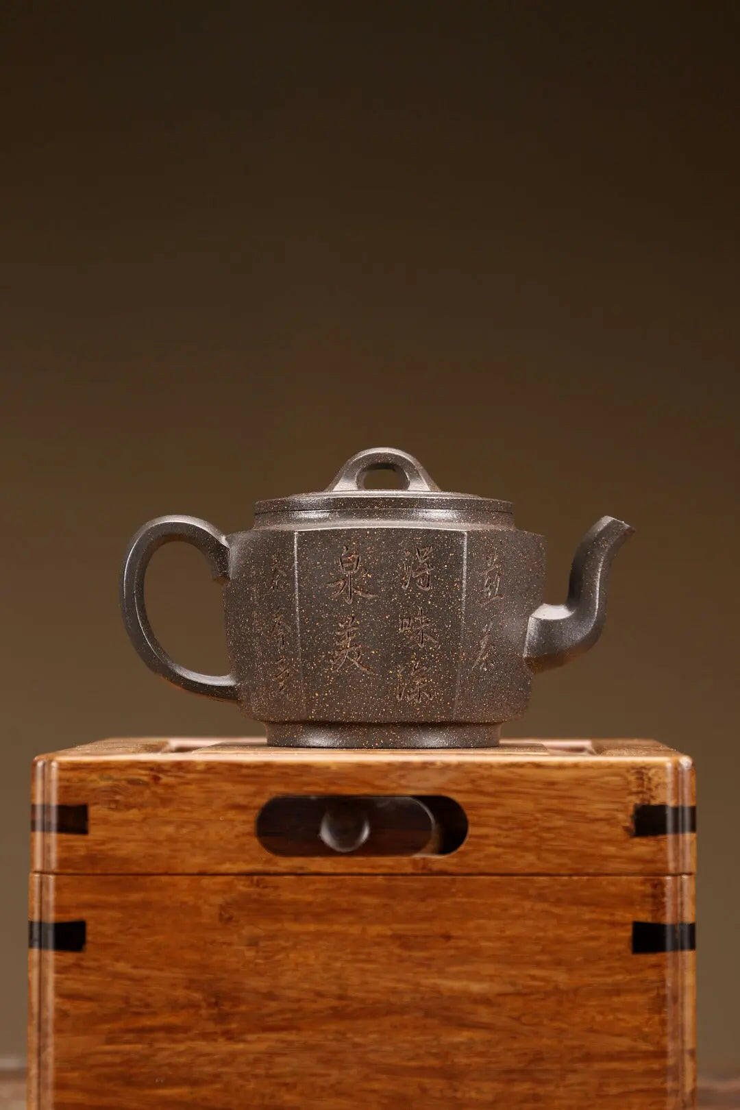 Liu Fang Gong Deng 290cc - Yixing Handmade Teapot - zycs_China