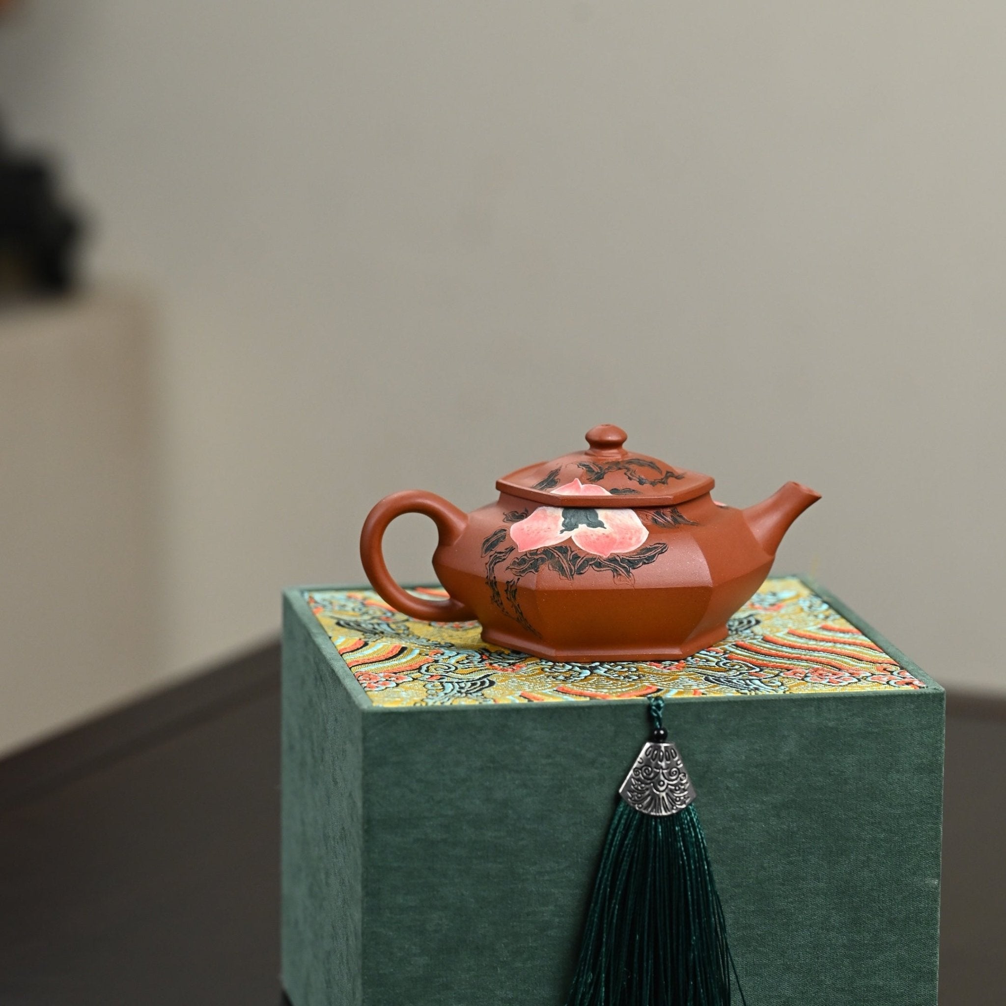 Liu Fang Hui Shou 120cc - Yixing Handmade Teapot - zycs_China