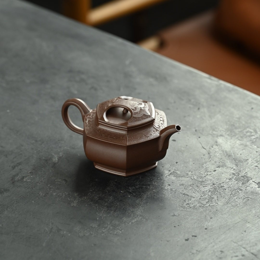 Liu Fang Niu Gai 200cc - Yixing Handmade Teapot - zycs_China