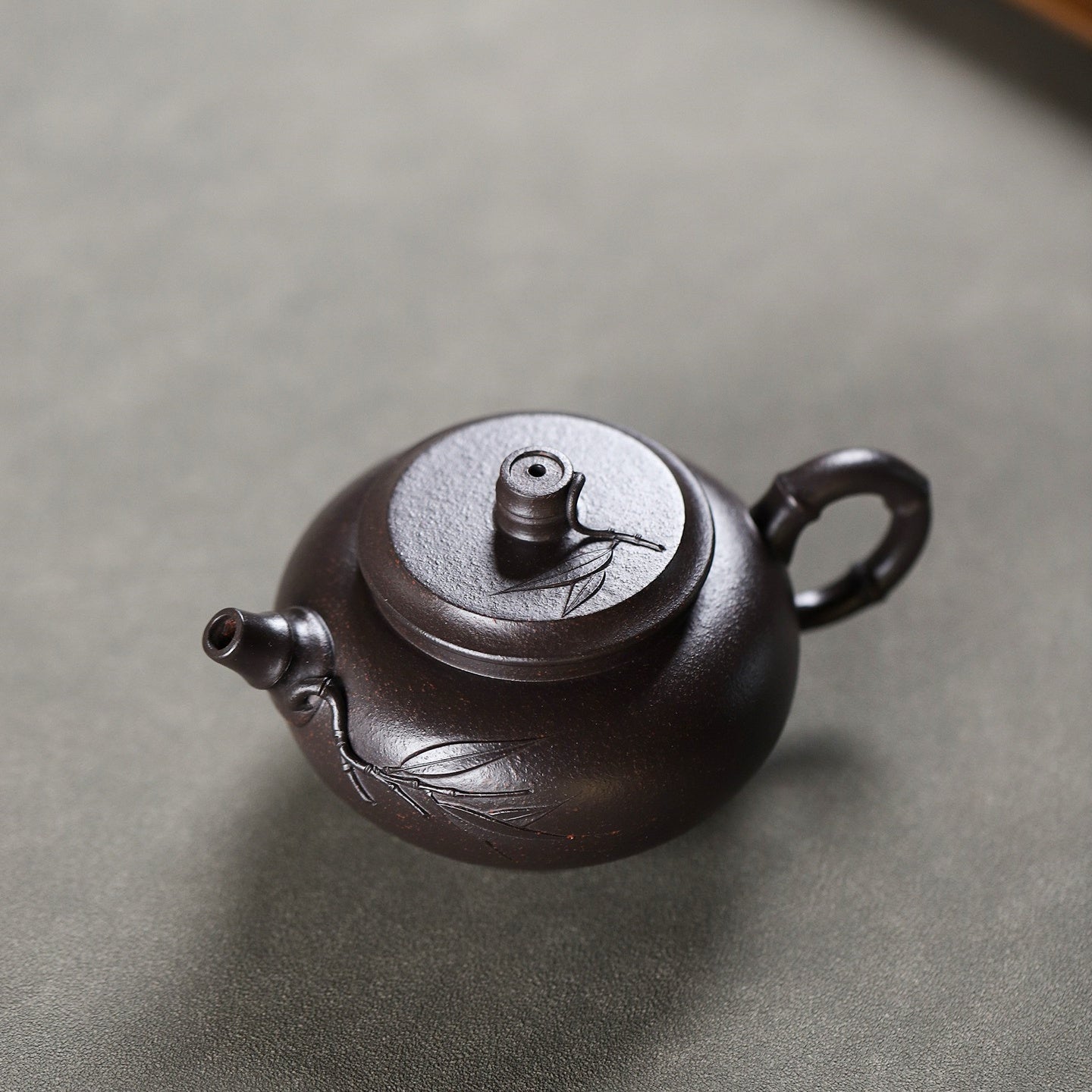 Mo Zhu 220cc - Yixing Handmade Teapot 江苏宜兴