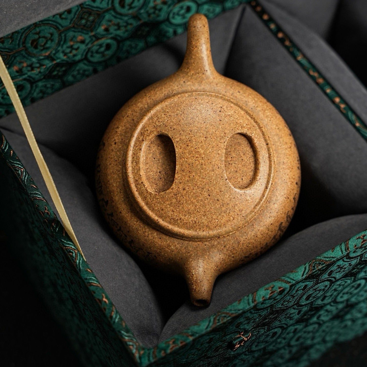 Niu Gai Jing Lan 240cc - Yixing Handmade Teapot - zycs_China