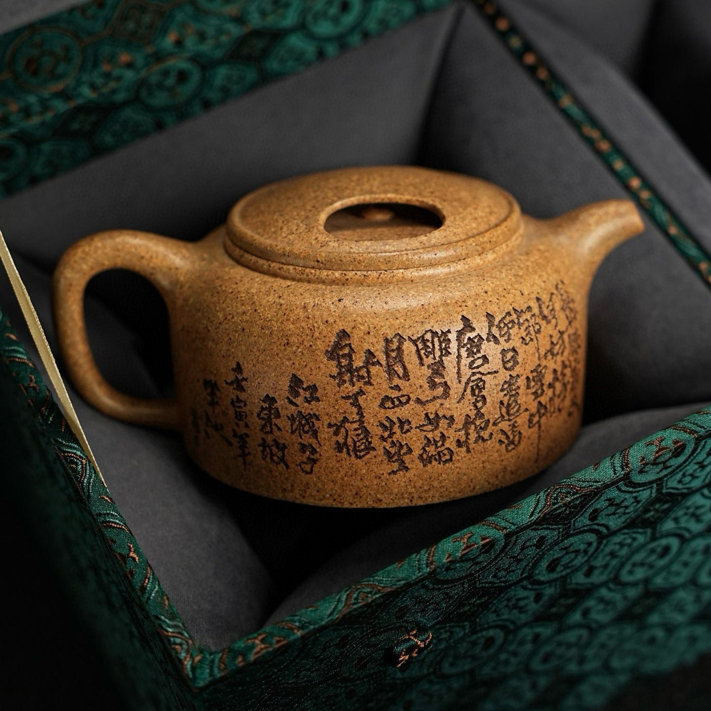 Niu Gai Jing Lan 240cc - Yixing Handmade Teapot - zycs_China