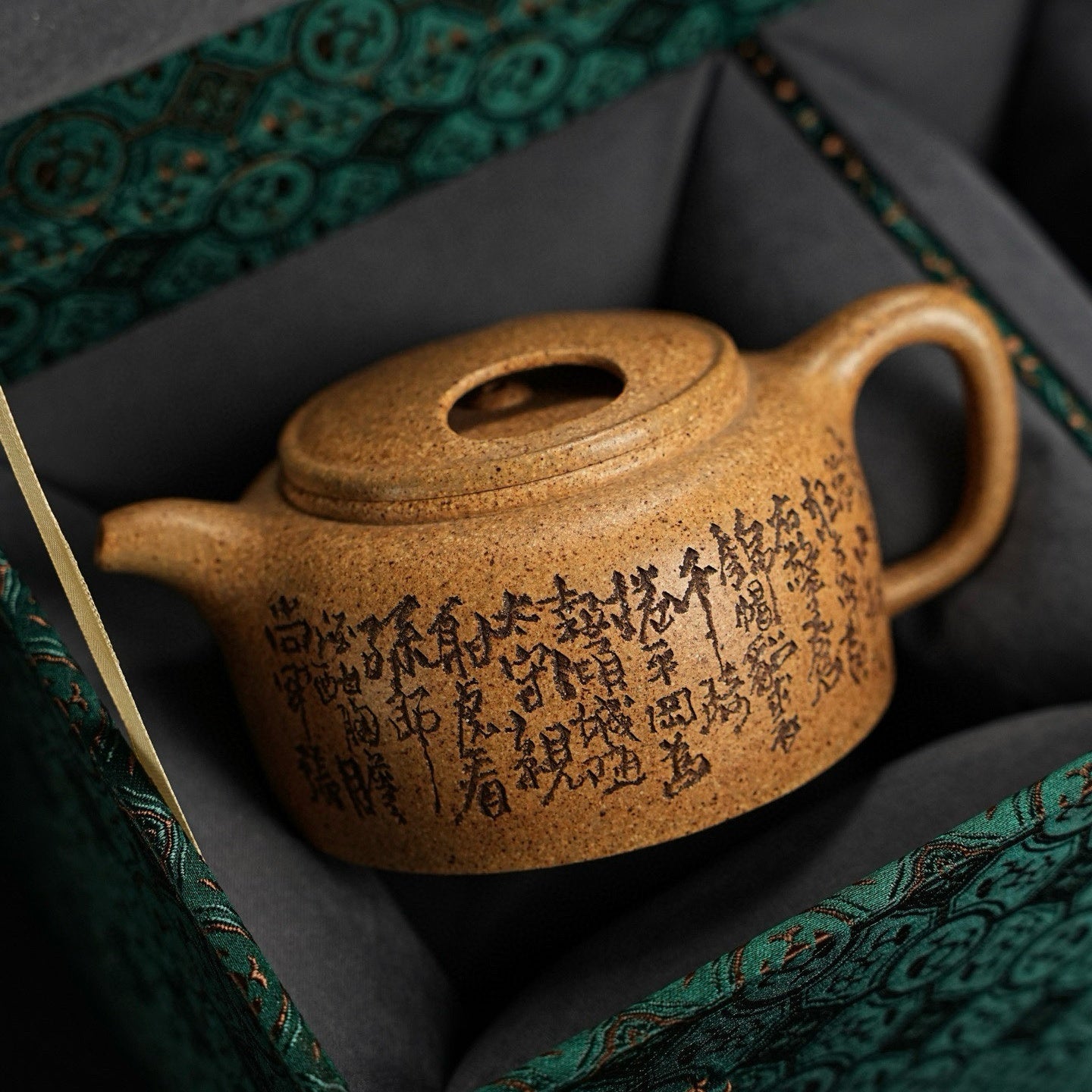 Niu Gai Jing Lan 240cc - Yixing Handmade Teapot - zycs_China